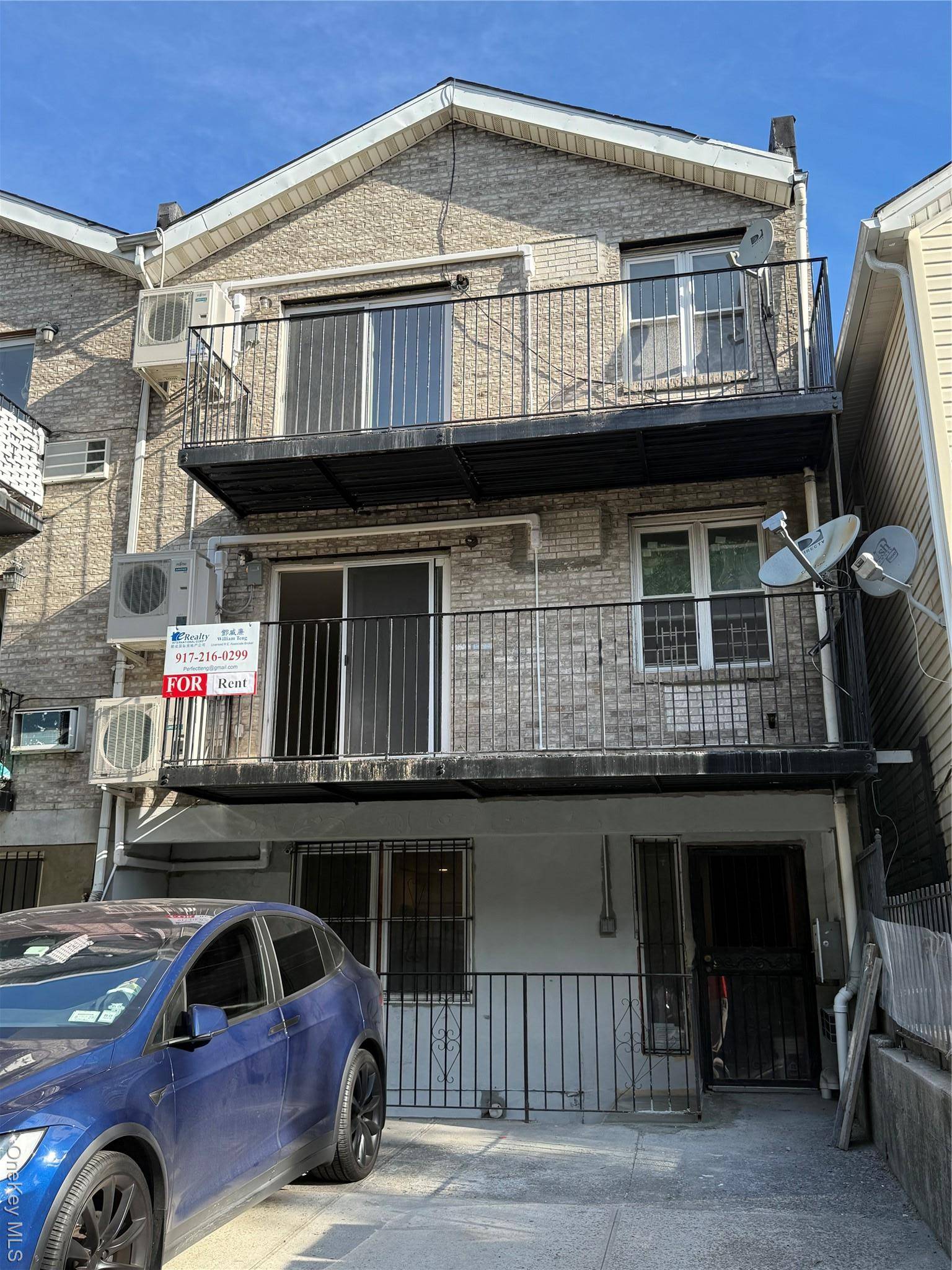 Very Spacious fully renovated 3 BR 2BA Pets ok, Parking Option.