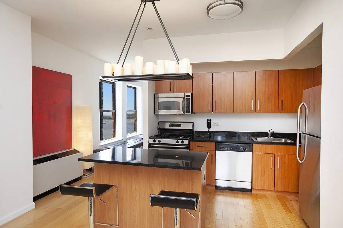 Rare Downtown Deal 499K Originally 675K !