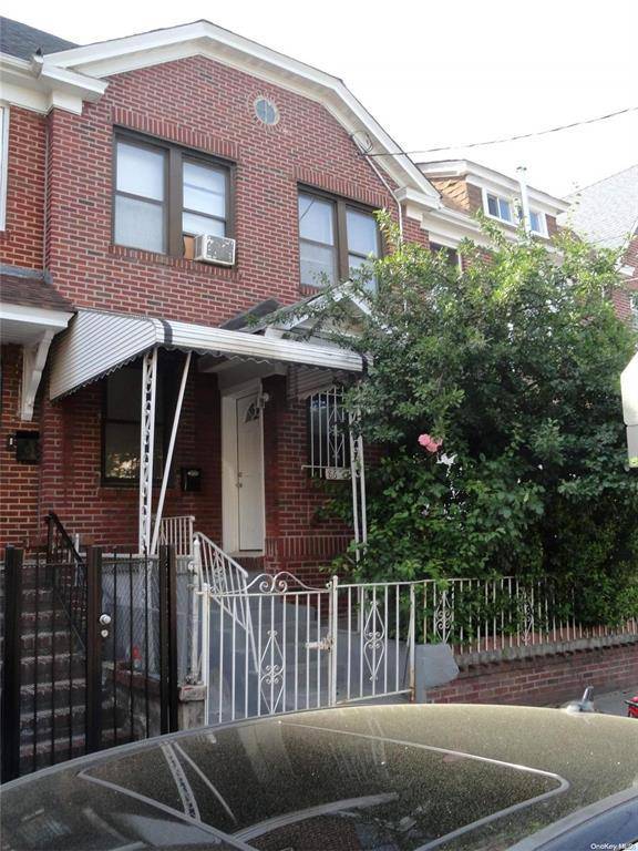Live Comfortably in the Heart of Elmhurst Renovated Brick Home This beautifully renovated 1 family brick home offers 6 spacious bedrooms and 3 full bathrooms, thoughtfully spread across the 3 ...