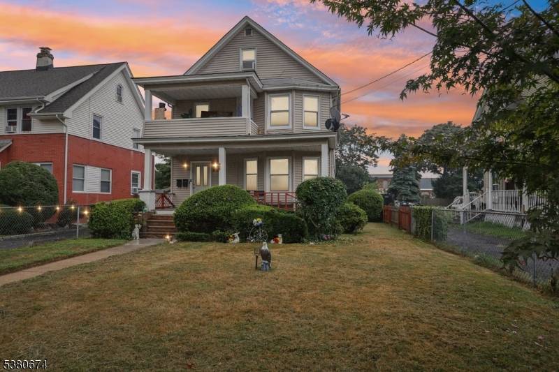 Very Large Investment Property with 4 Levels of Living Space.