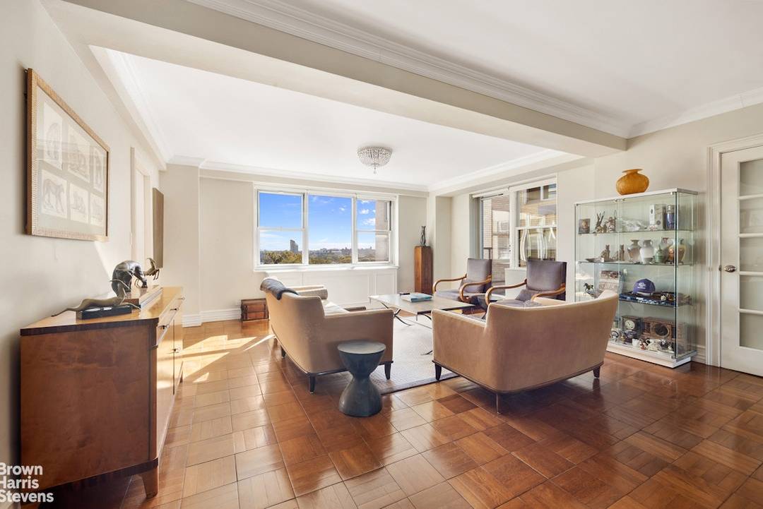 Rarely Available Sprawling Penthouse with Stunning Park and River Views FIRST OHBA Tuesday 5 26 Welcome to this exceptional Upper East Side penthouse co op, offering sweeping views of Carl ...