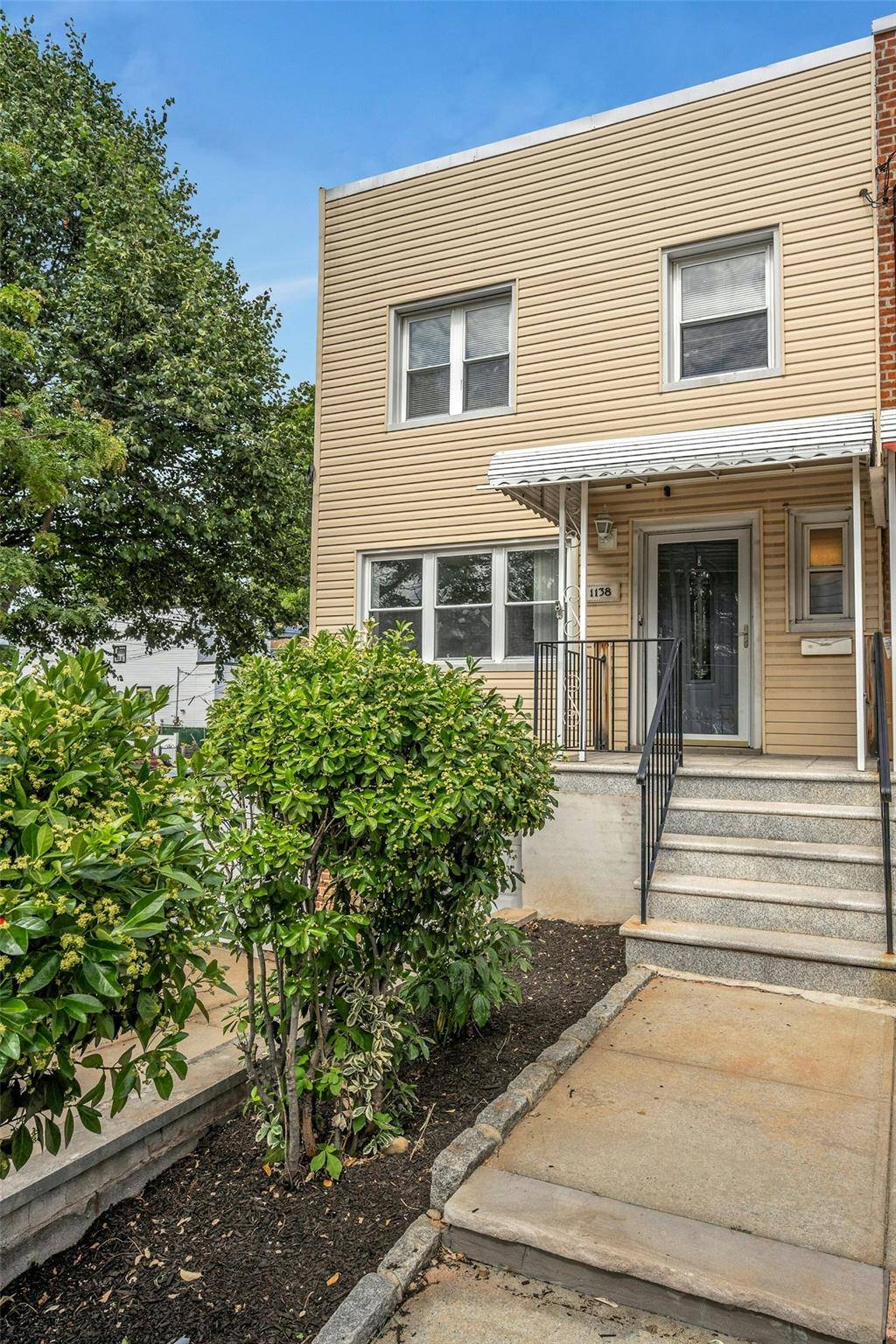 Fabulous 3 bedroom 3 bath home located in the heart of the coveted Country Club neighborhood.