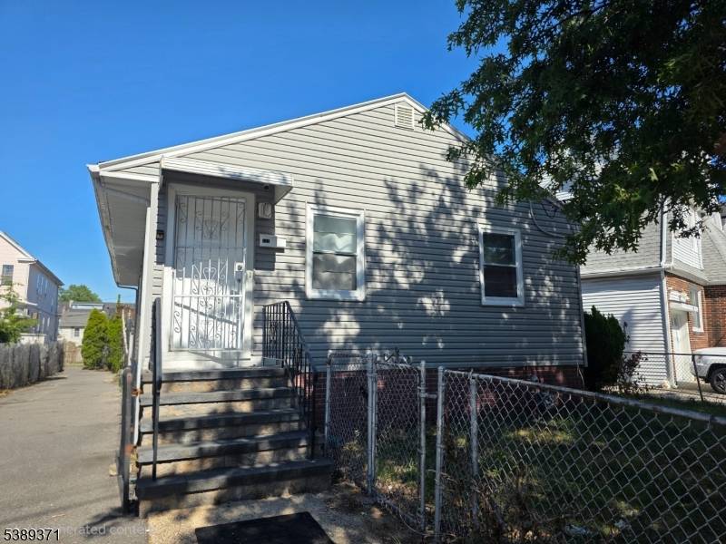 Discover the perfect blend of comfort and convenience in this charming home, ideally located just a short walk from Elmora Avenue and the beautiful Warinanco Park.