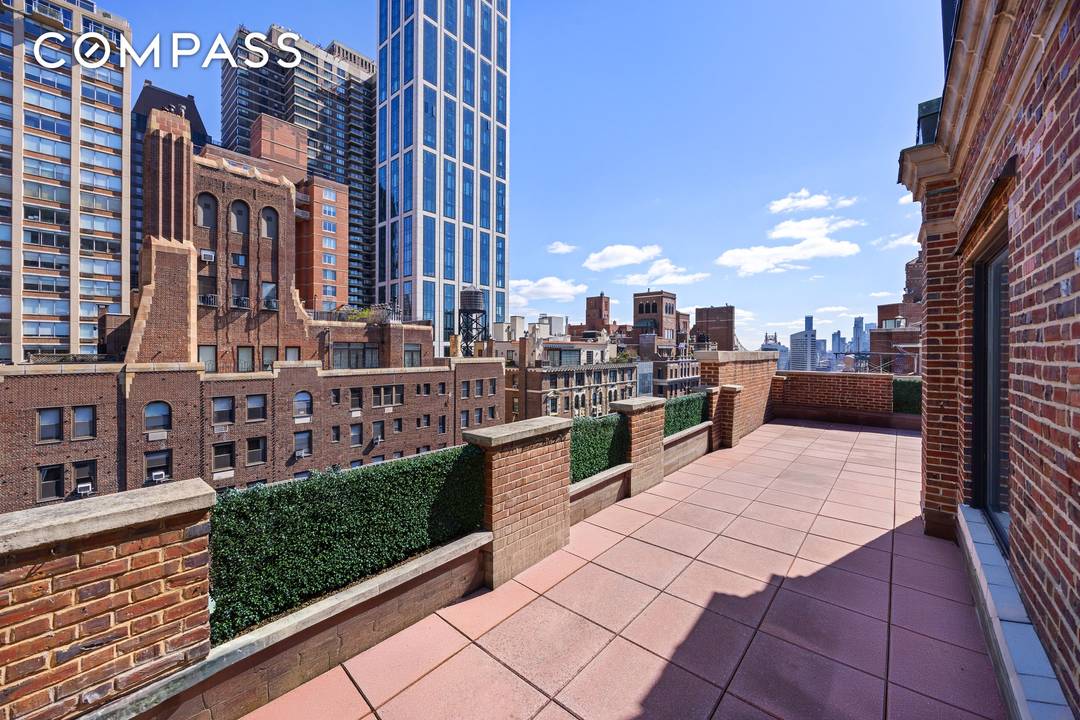 A penthouse of exceptional scale and presence, set atop one of Sutton Place s most distinguished prewar cooperatives.