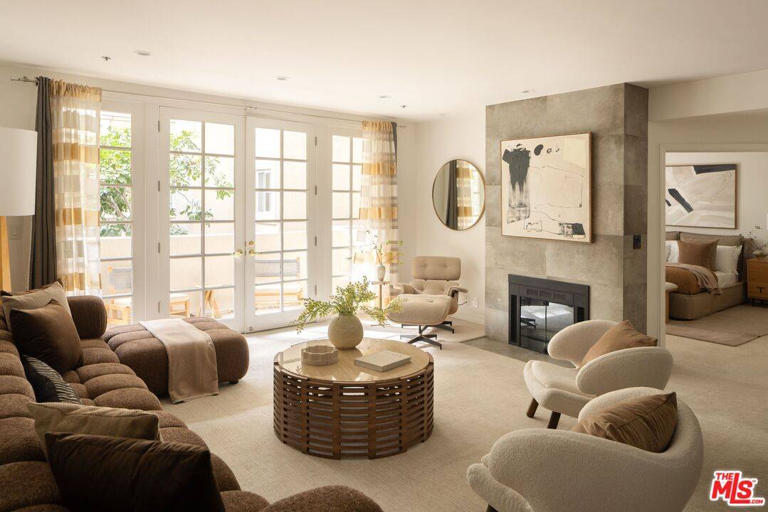 575 S Barrington Ave 2BR Brentwood La