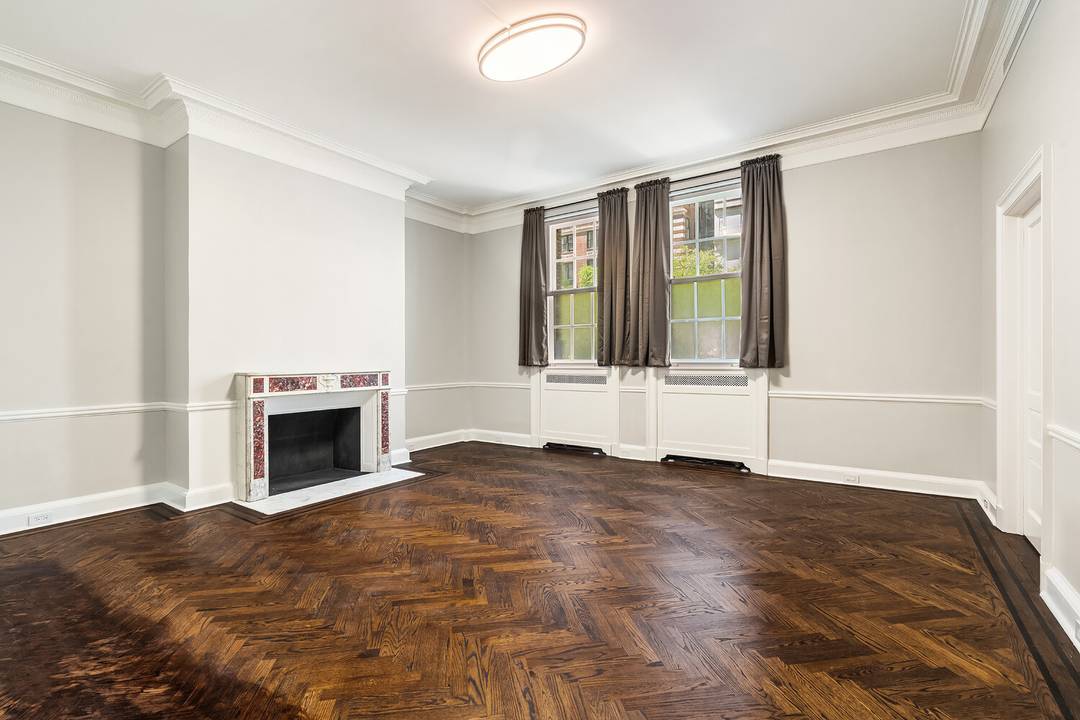 635 Park Avenue offers a rare level of privacy and pedigree in the heart of the Upper East Side.