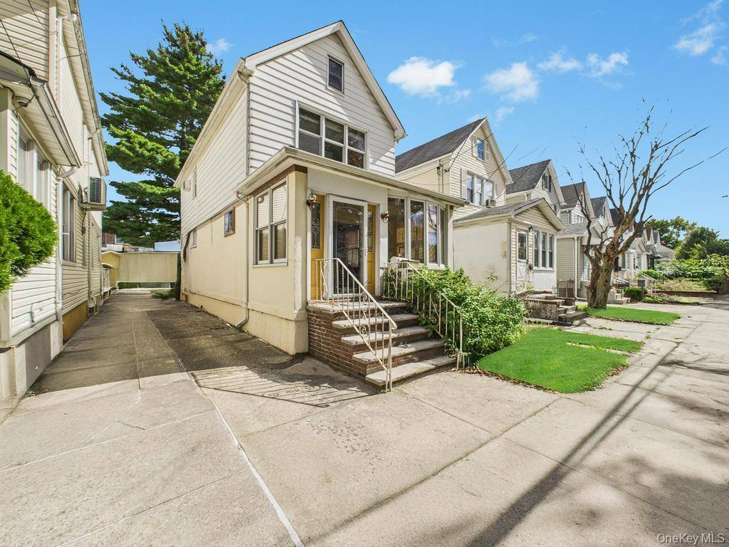 The Single Family Colonial House located in Bayside Queens features 3 bedrooms, 1 full bathroom, and a 1 car garage, offering solid bones and original finishes throughout.