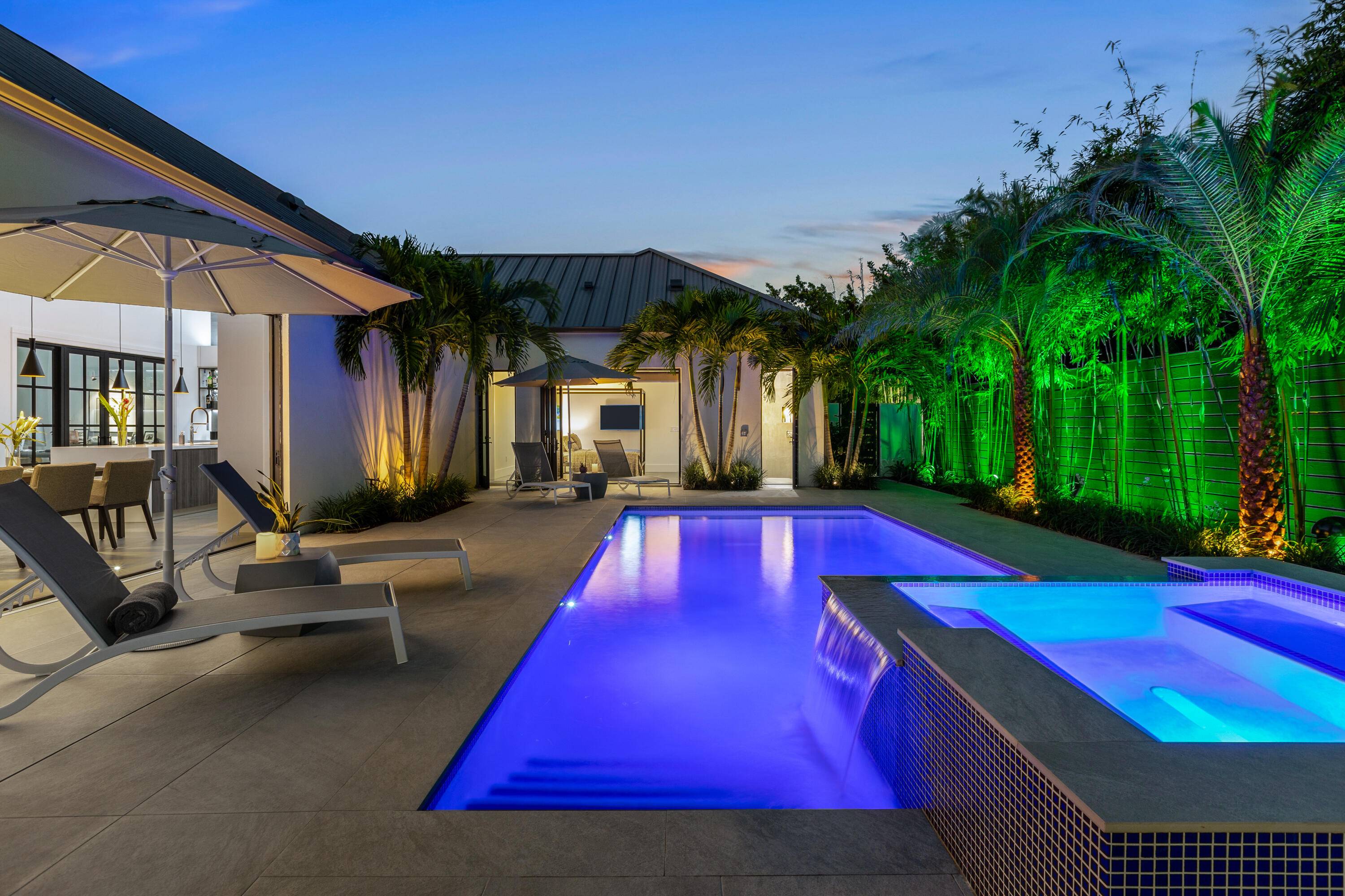 Sleek and modern 1 1 guest house available for off season, August through November 1, Conveniently located on Swinton Avenue just steps from Atlantic Avenue !