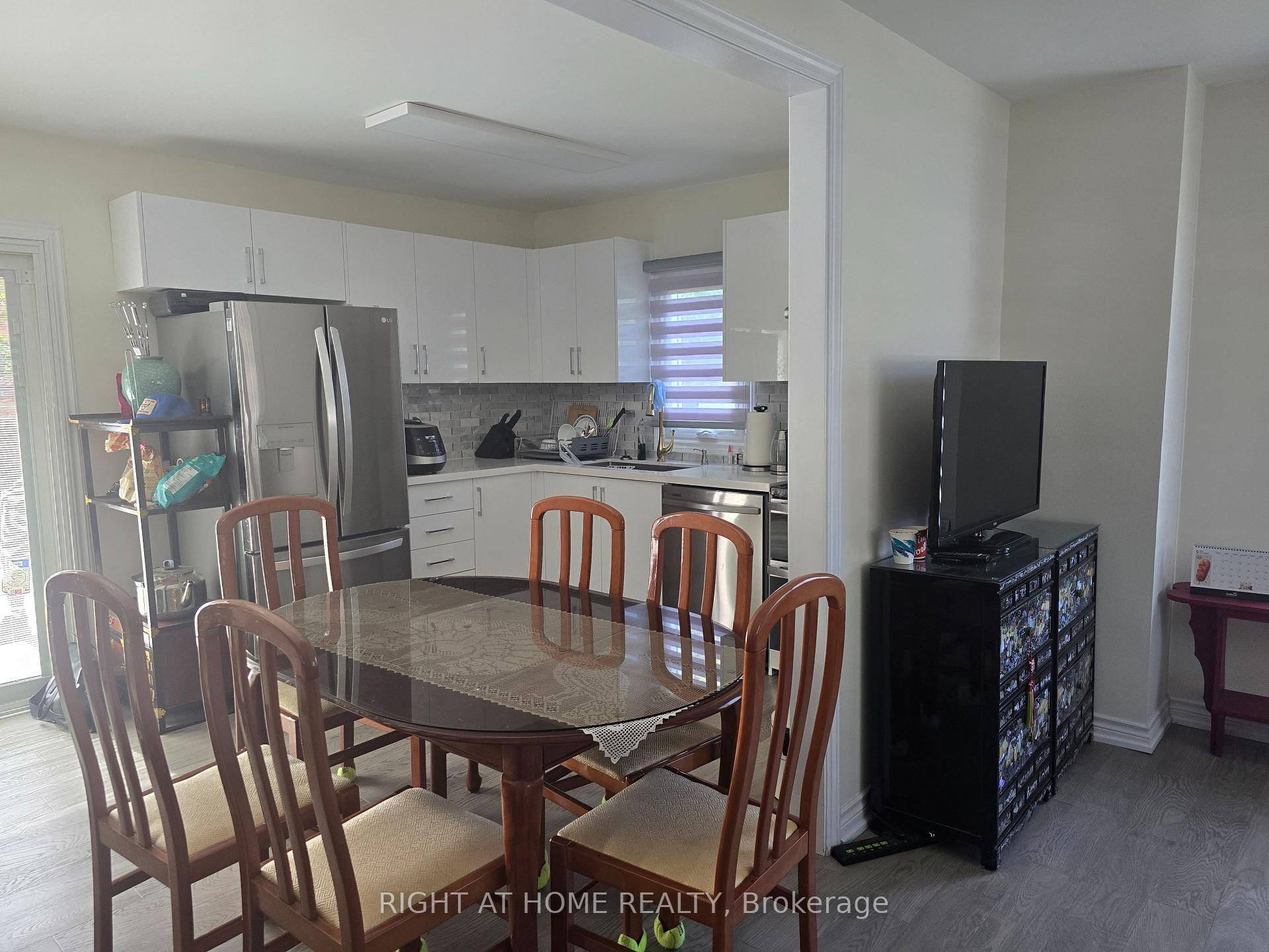 Three Bed rooms for happy tenants with good neighbour.