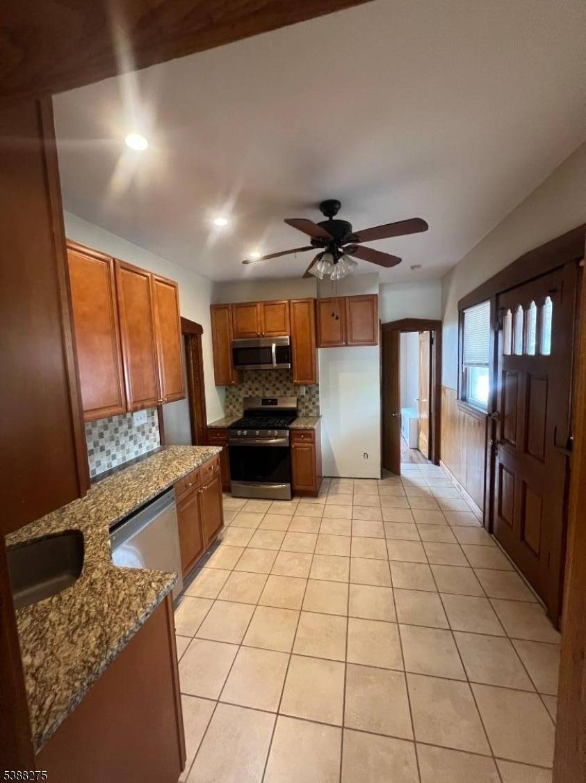 WELCOME TO CLIFTON'S NOW AVAILABLE 3 BED 1 BATH RENTAL !