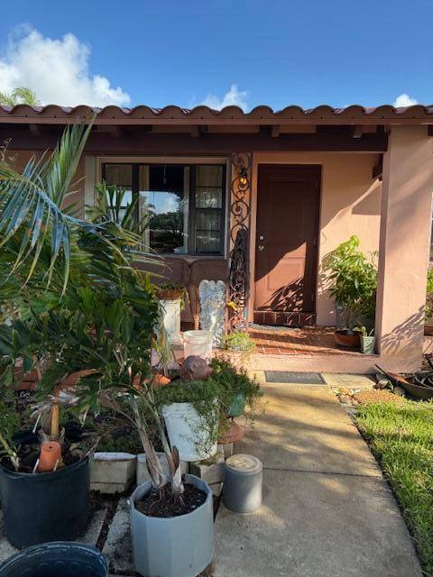 THIS HOME IS RIGHT NOW SET UP AS DUPLEX BUT WITH SOME CONSTRUCTION IT COULD BE A 4 BEDROOM 2 BATH HOME LOT ADJACENT IS ALSO INCLUDED MATURE TREED LOT, ...