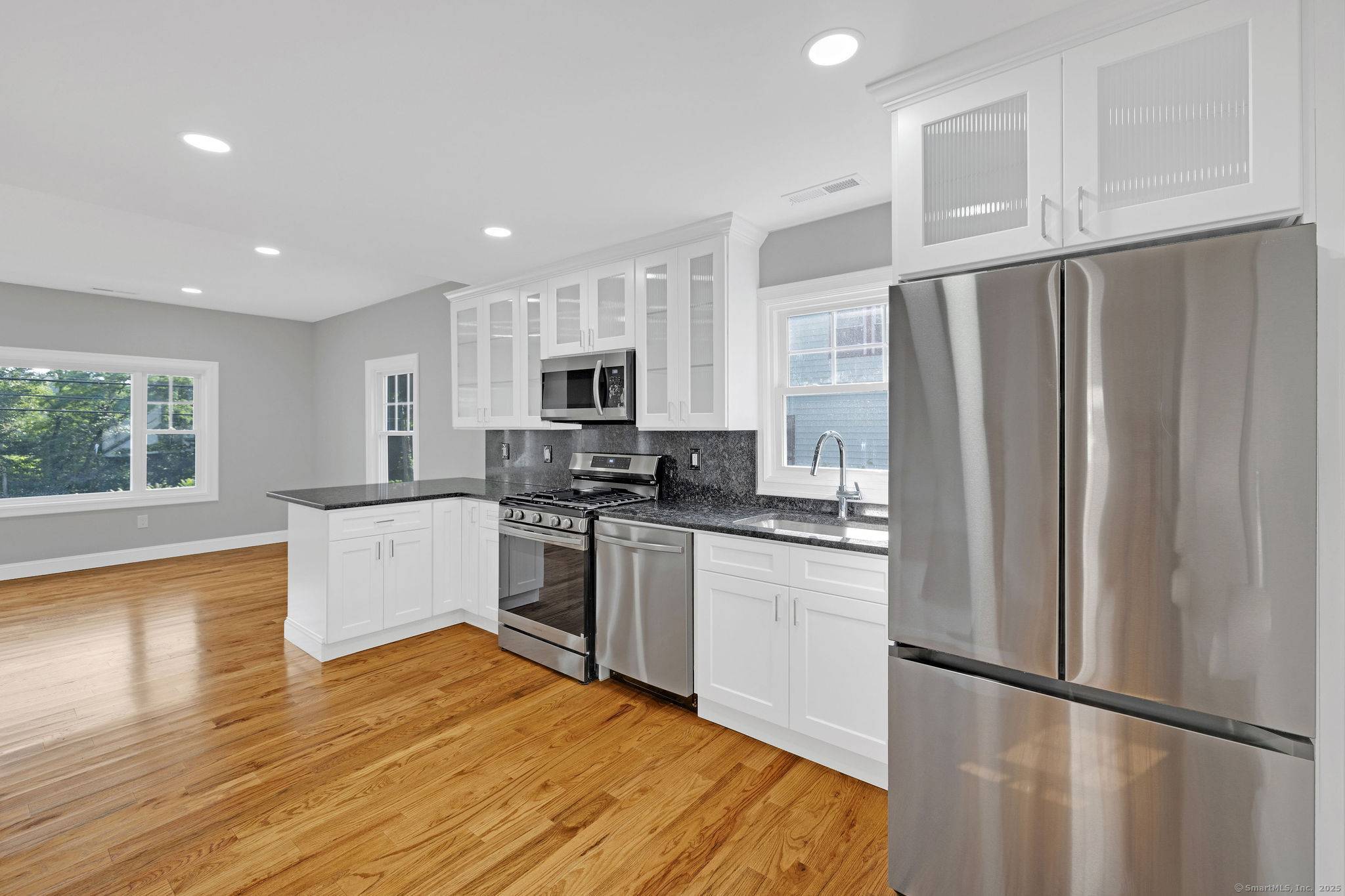 Fully Renovated Single Family Gem in a Prime Neighborhood !