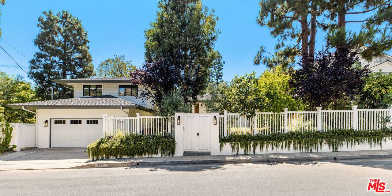 811  N Norman Pl 5BR Brentwood La