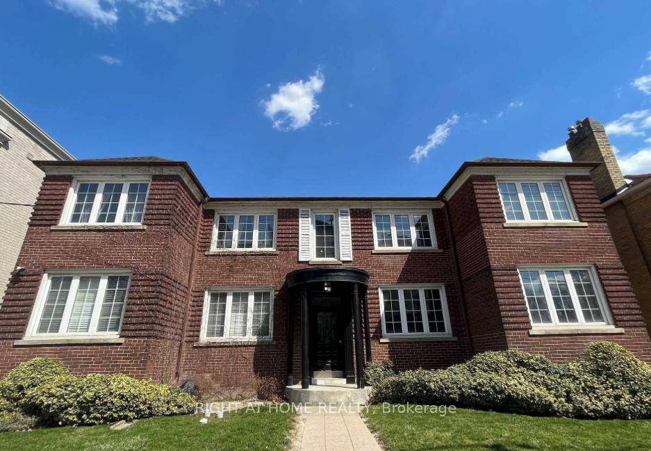 Wonderful Opportunity To Live In A Beautiful, Updated, Spacious 3 bed 1 bath Apartment In The Bustling Bathurst And Eglinton Area.