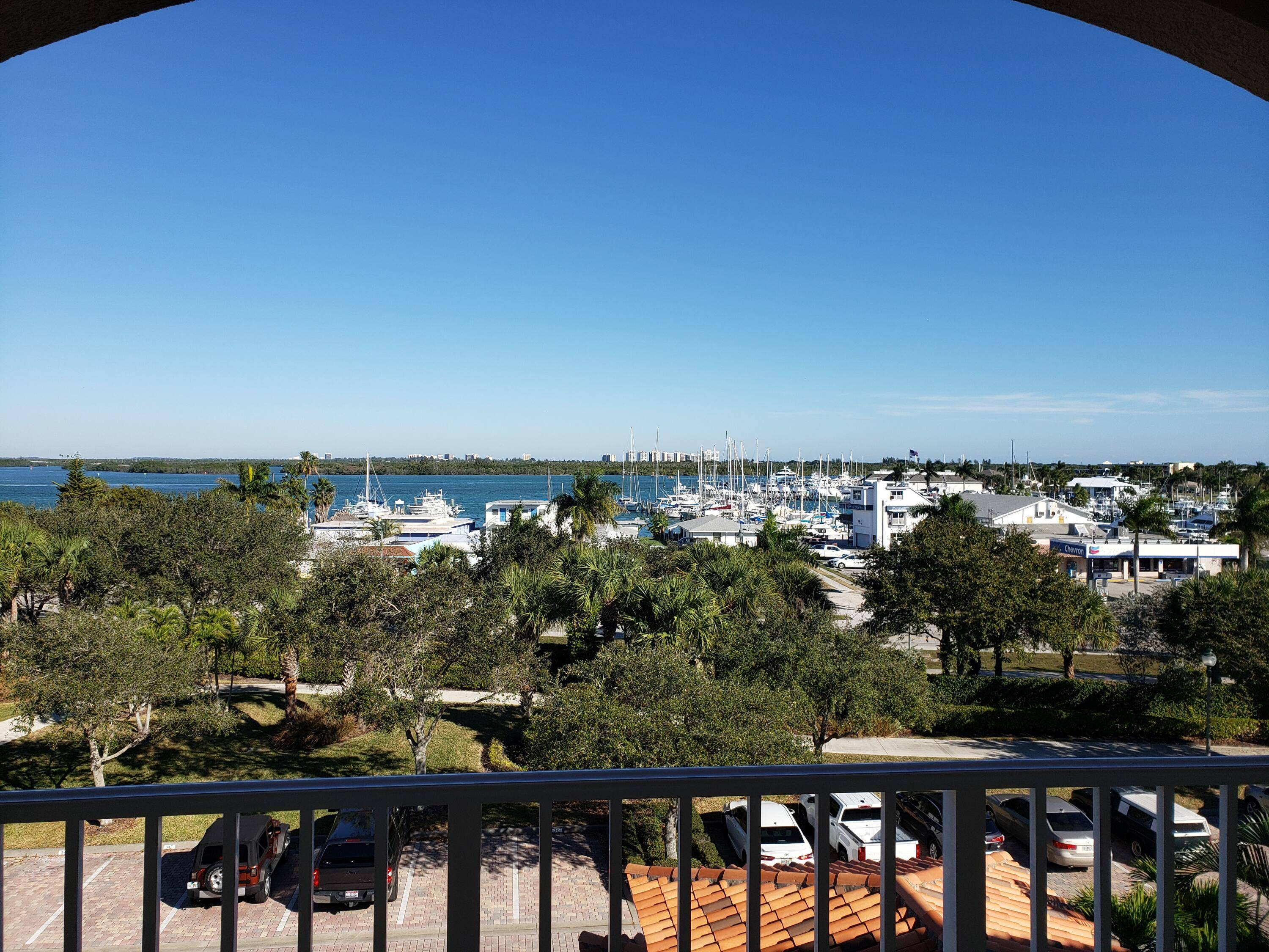 New PH Listing in Harbour Isle East.