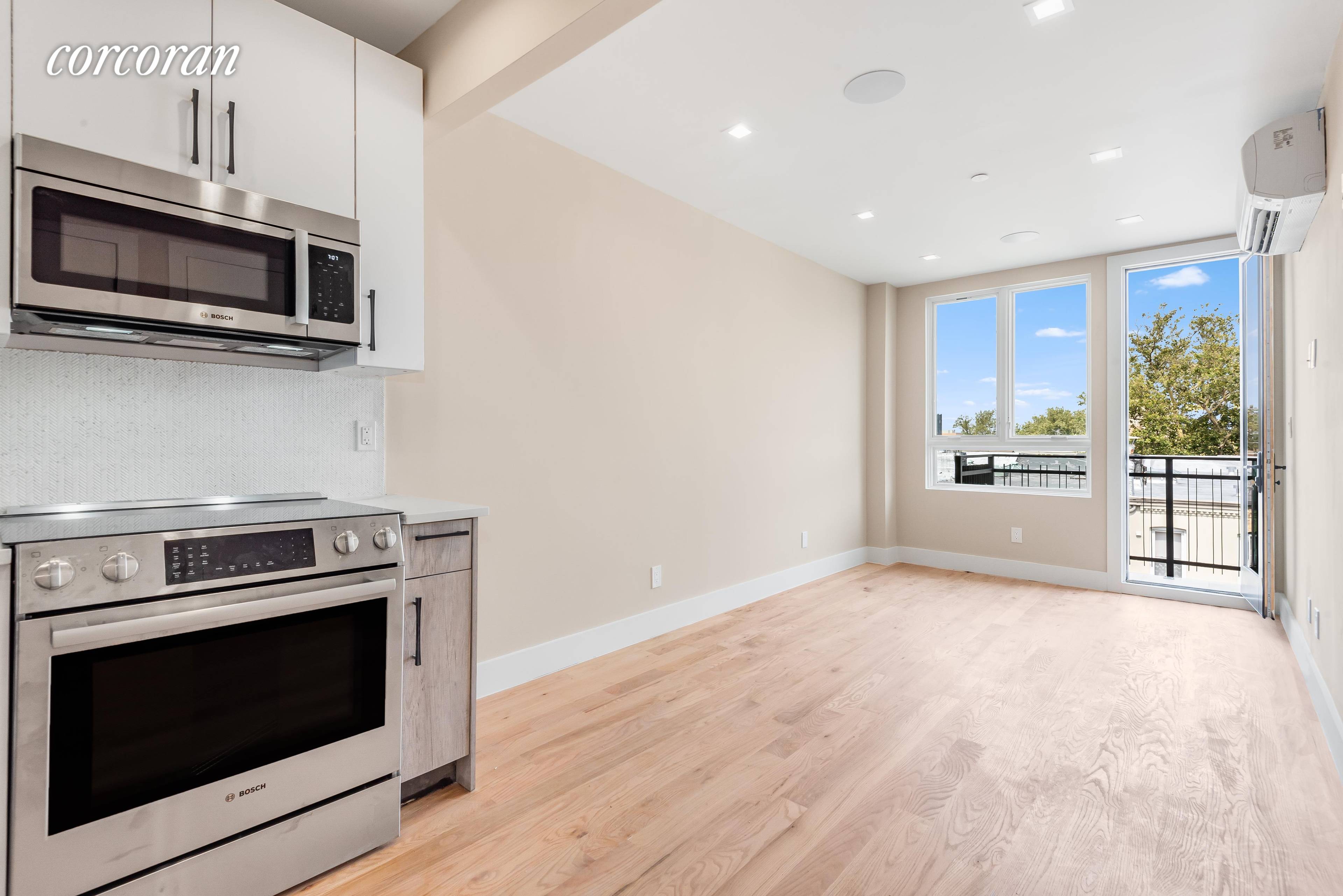 1421 Hancock is a 6 unit boutique condominium, with a dreamy combination of industrial vibes and modern finishes.