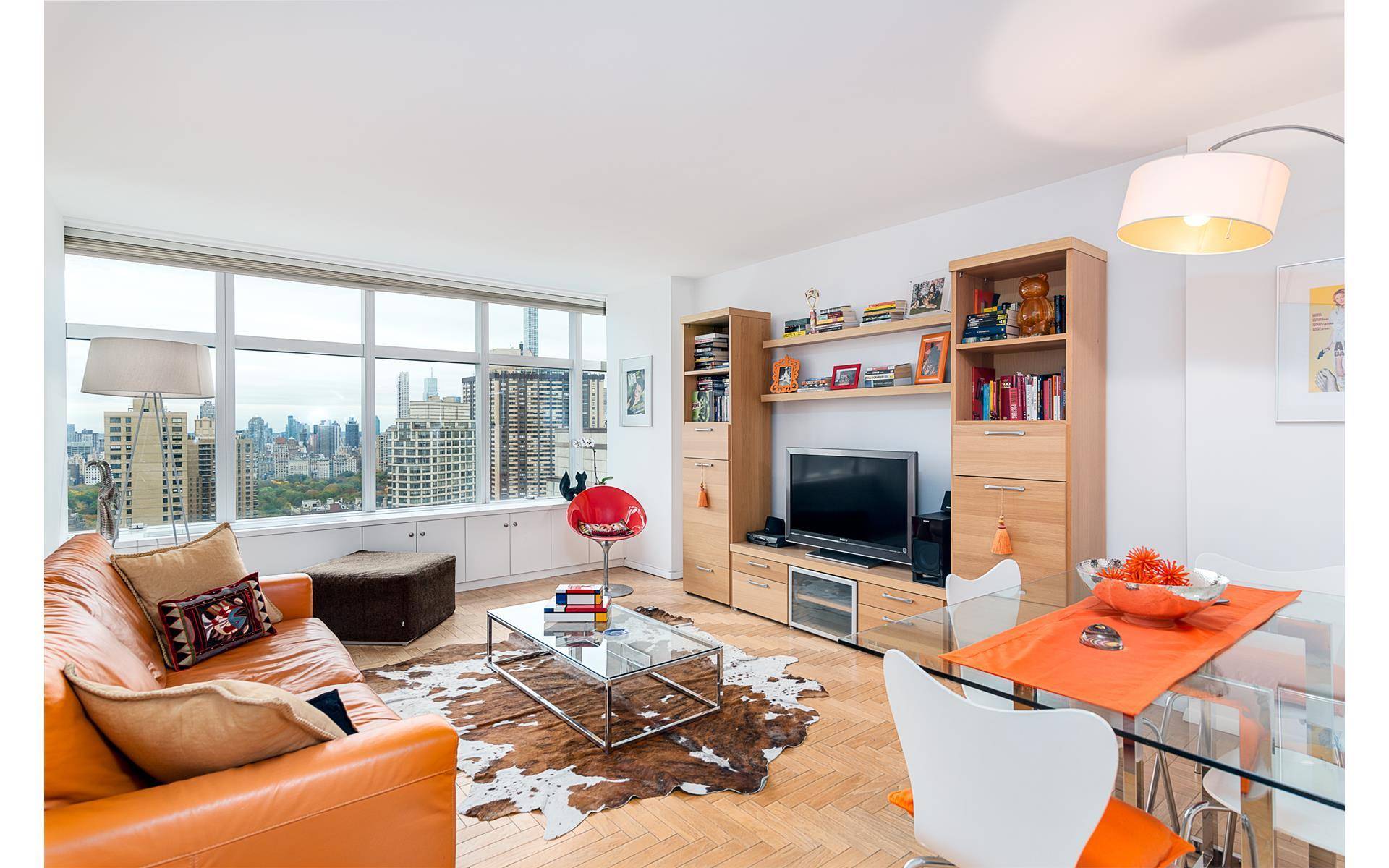 FURNISHED. Impeccably Renovated High Floor Furnished 1 Bedroom, 1.