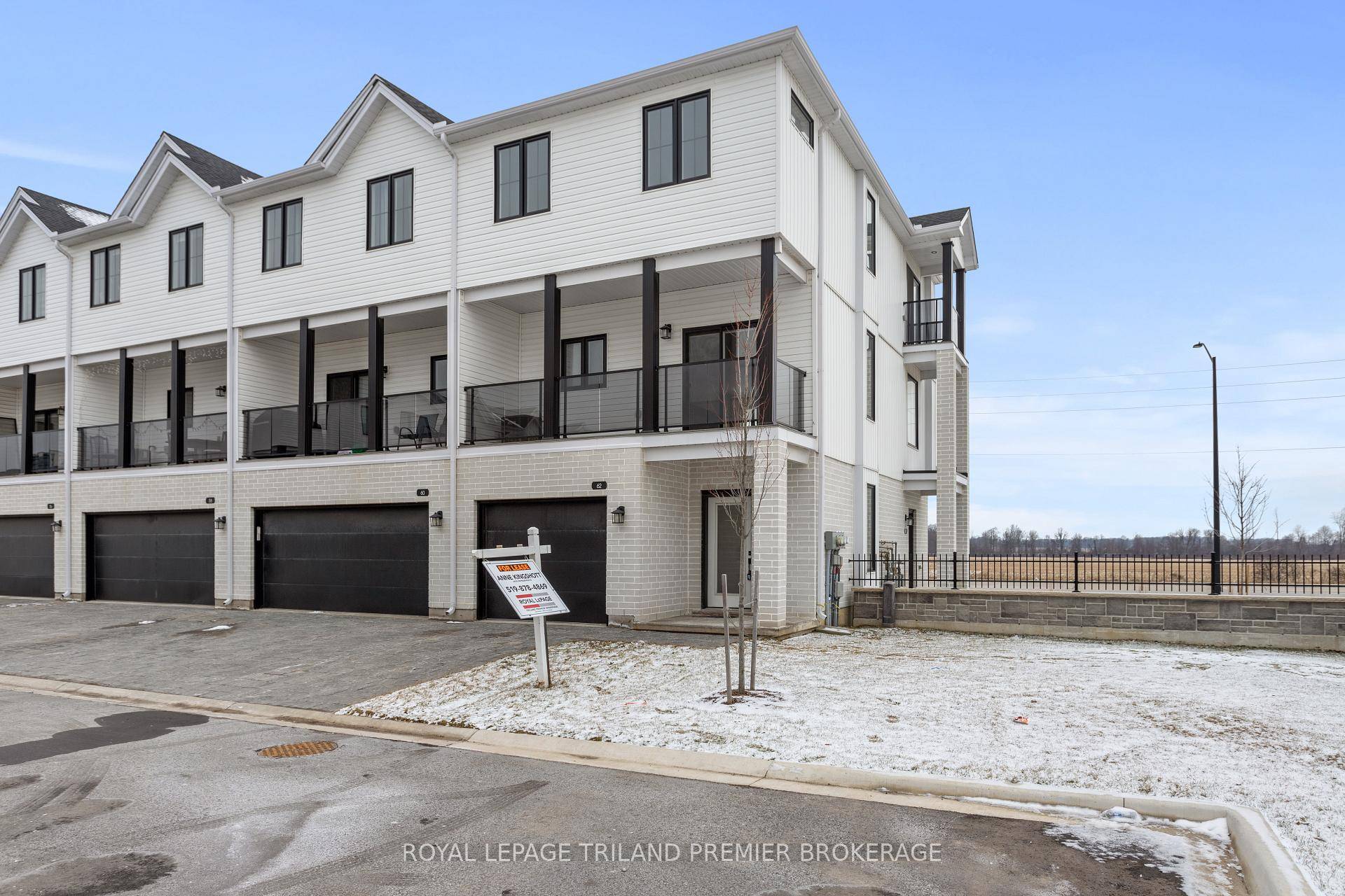 LIKE NEW ! Gorgeous 3 storey end unit in desirable northwest London.