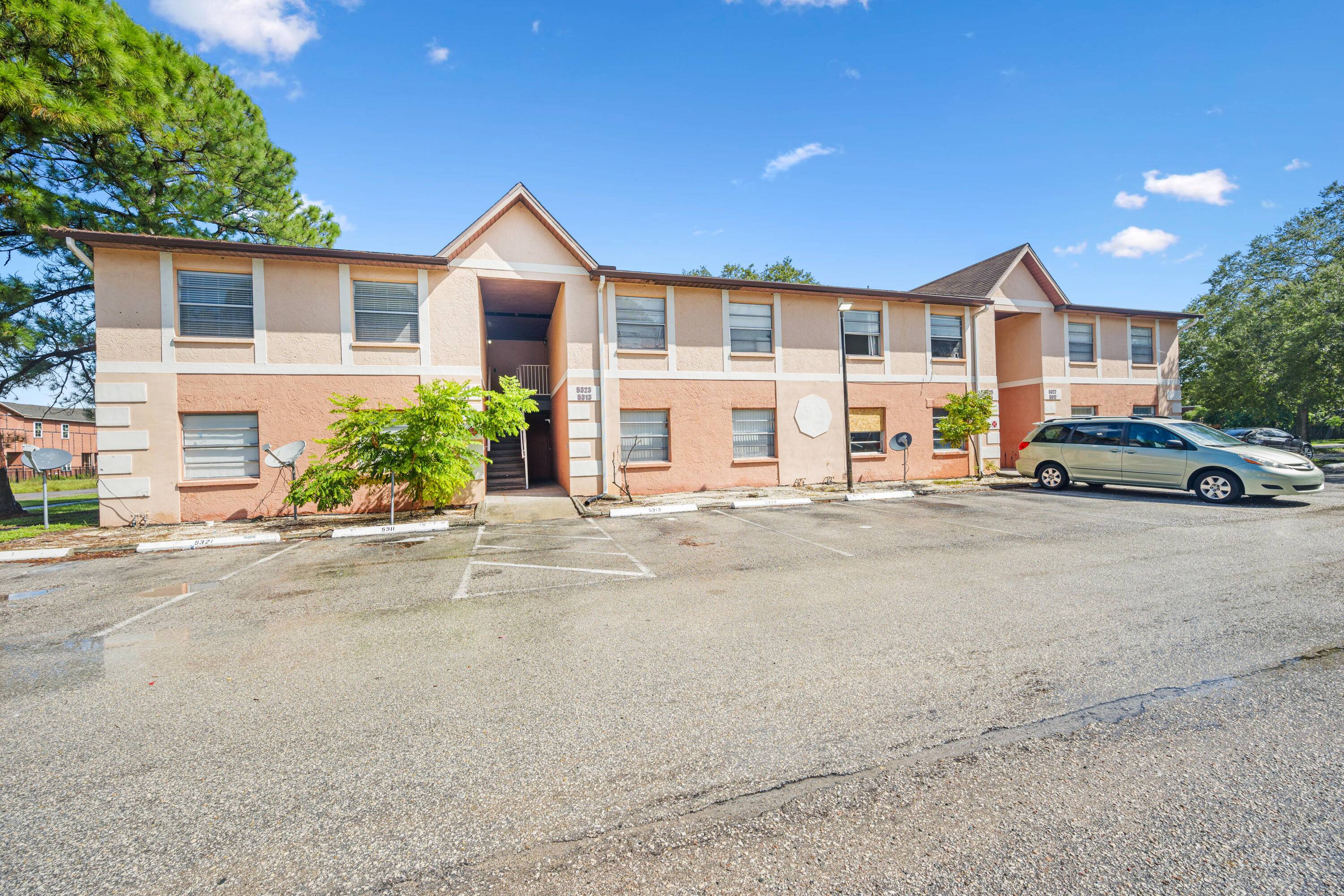 Remodeled 3BR 2Ba Condo in beautiful Palm Bay, Florida, INVESTMENT OPPORTUNITY !