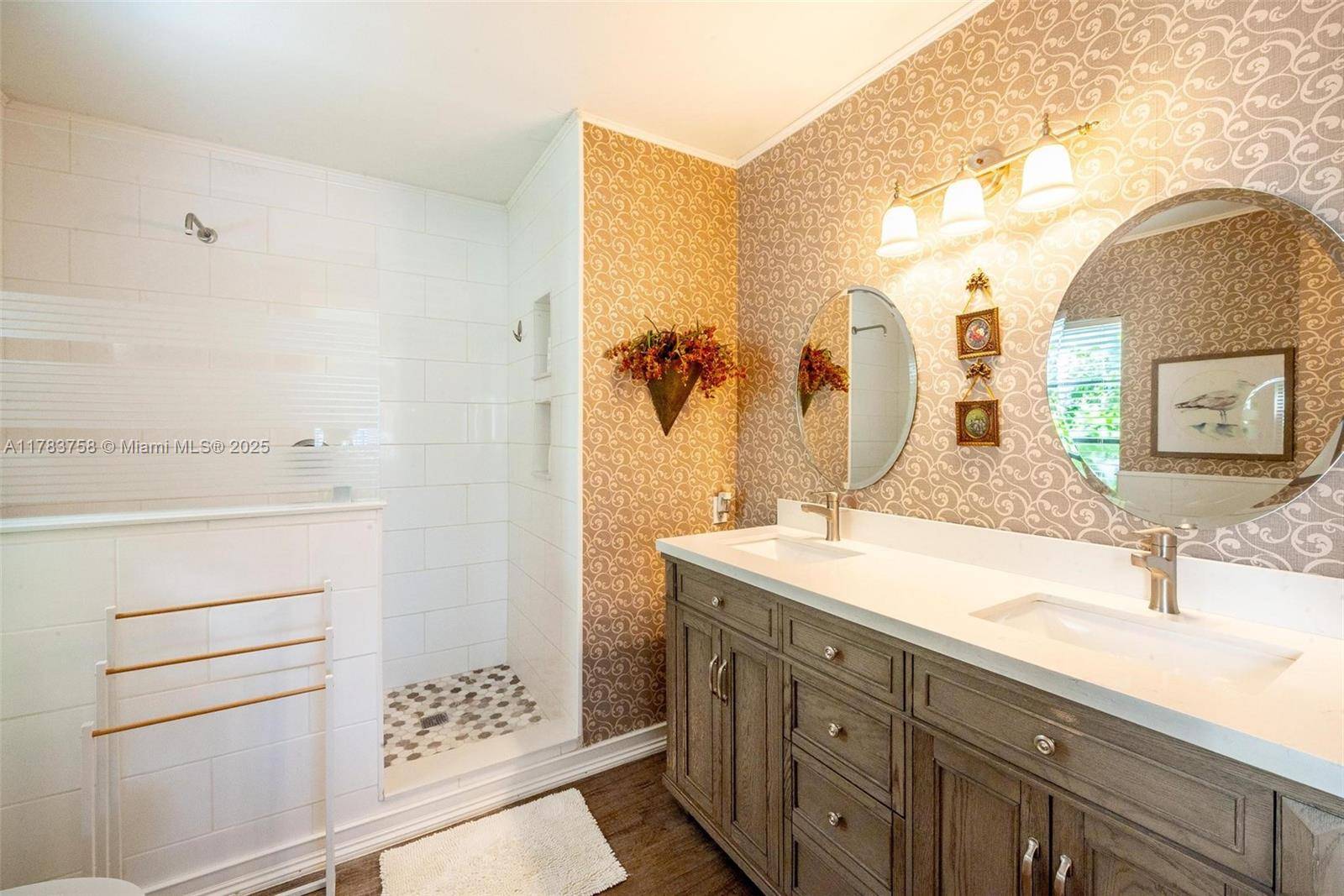 Lovely 2 2, one story corner townhome located in the heart of Doral Park.