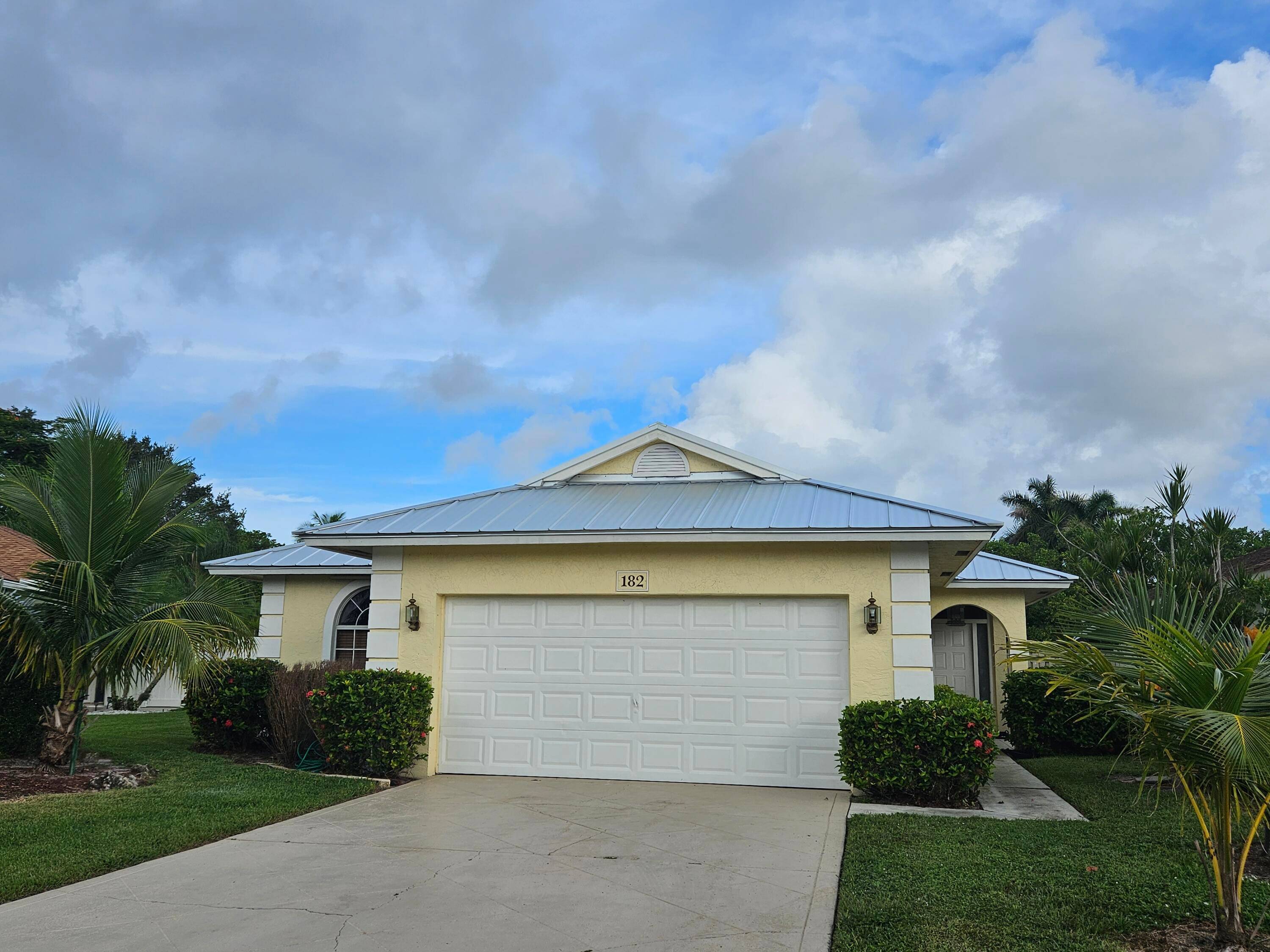 Furnished Seasonal Rental with Ocean Access Dock for kayaks.
