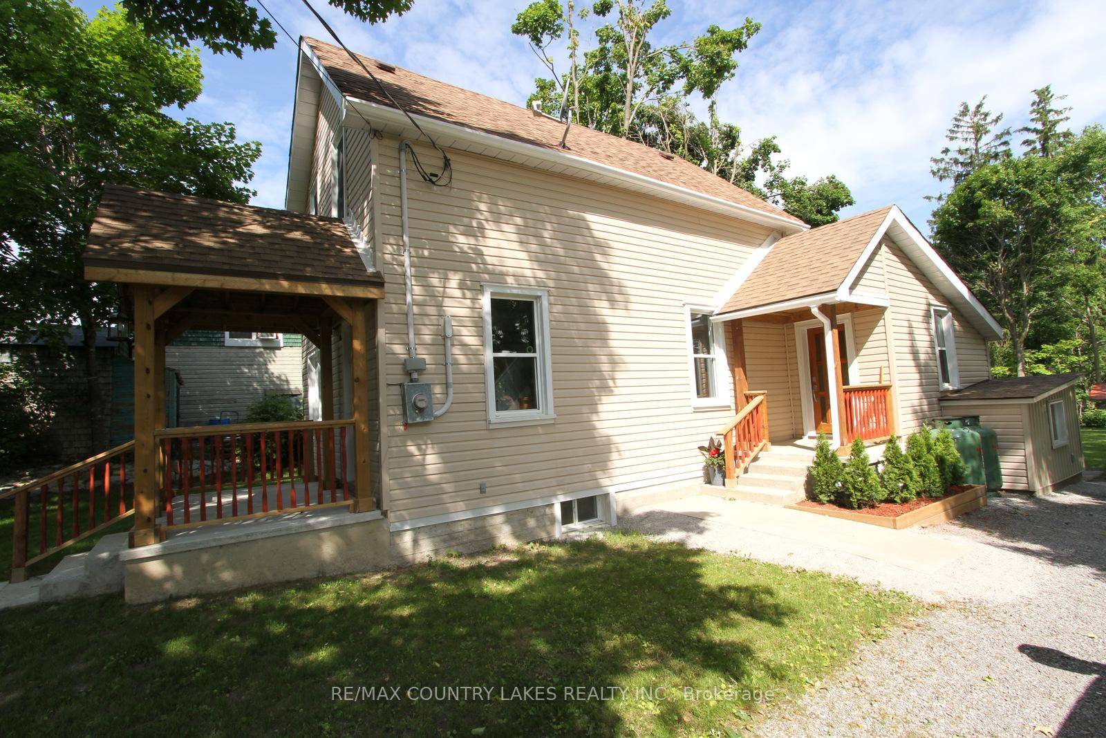 Welcome to this beautifully renovated one and a half storey home located in the peaceful town of Kirkfield.