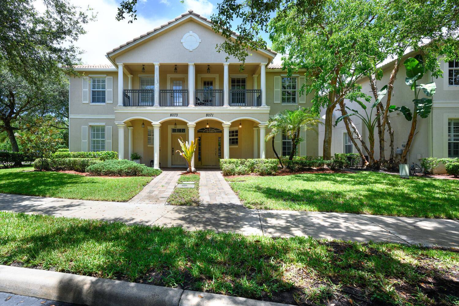 Don't miss out on this Rare occasion to own this fully furnished townhome in Palm Beach Gardens.