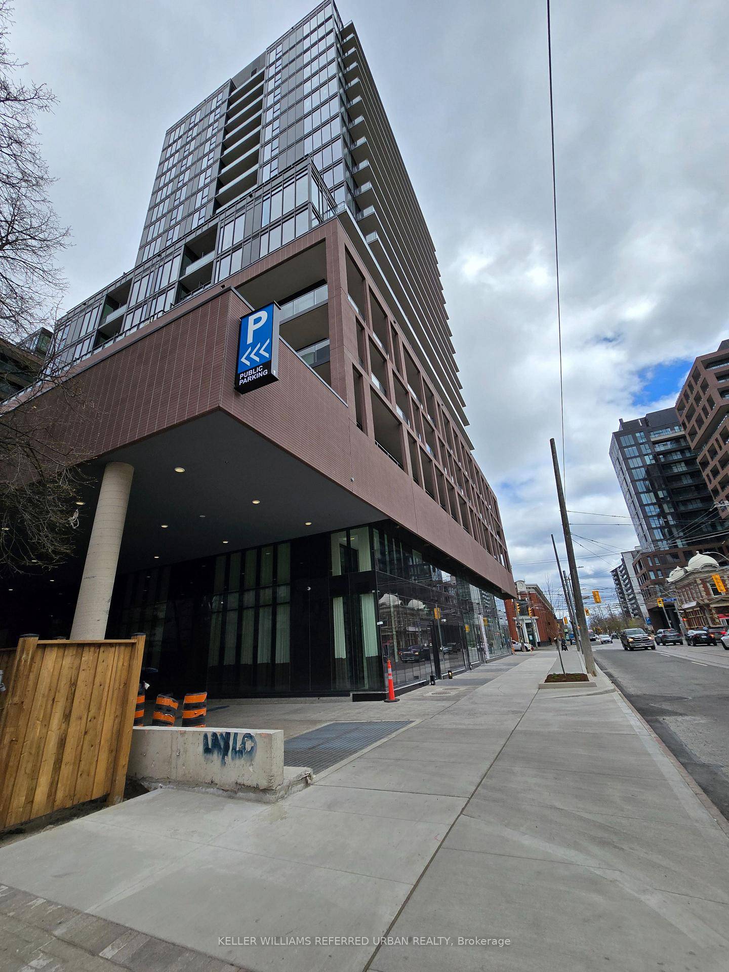 Rare find 3 Bedrooms suite with wrap around terrace, Brand New, Never Lived in, Bright south west corner with natural lights, Floor to Ceiling windows, Located in the trendy Liberty ...