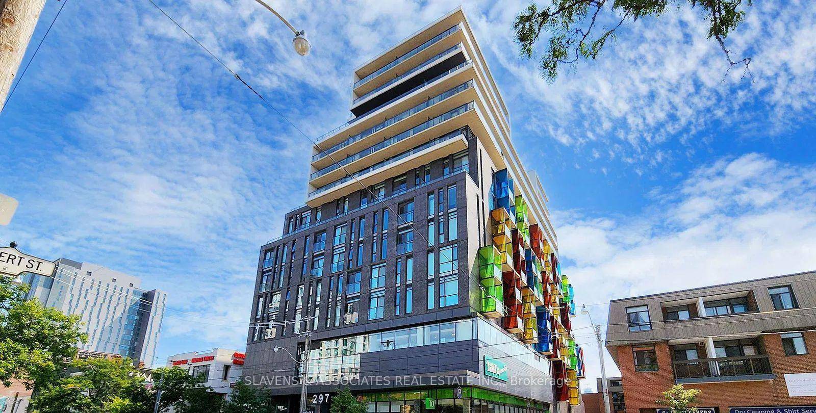 Welcome To This Stylish 1 Bedroom Suite In A Boutique Style Condo At Spadina amp ; College.