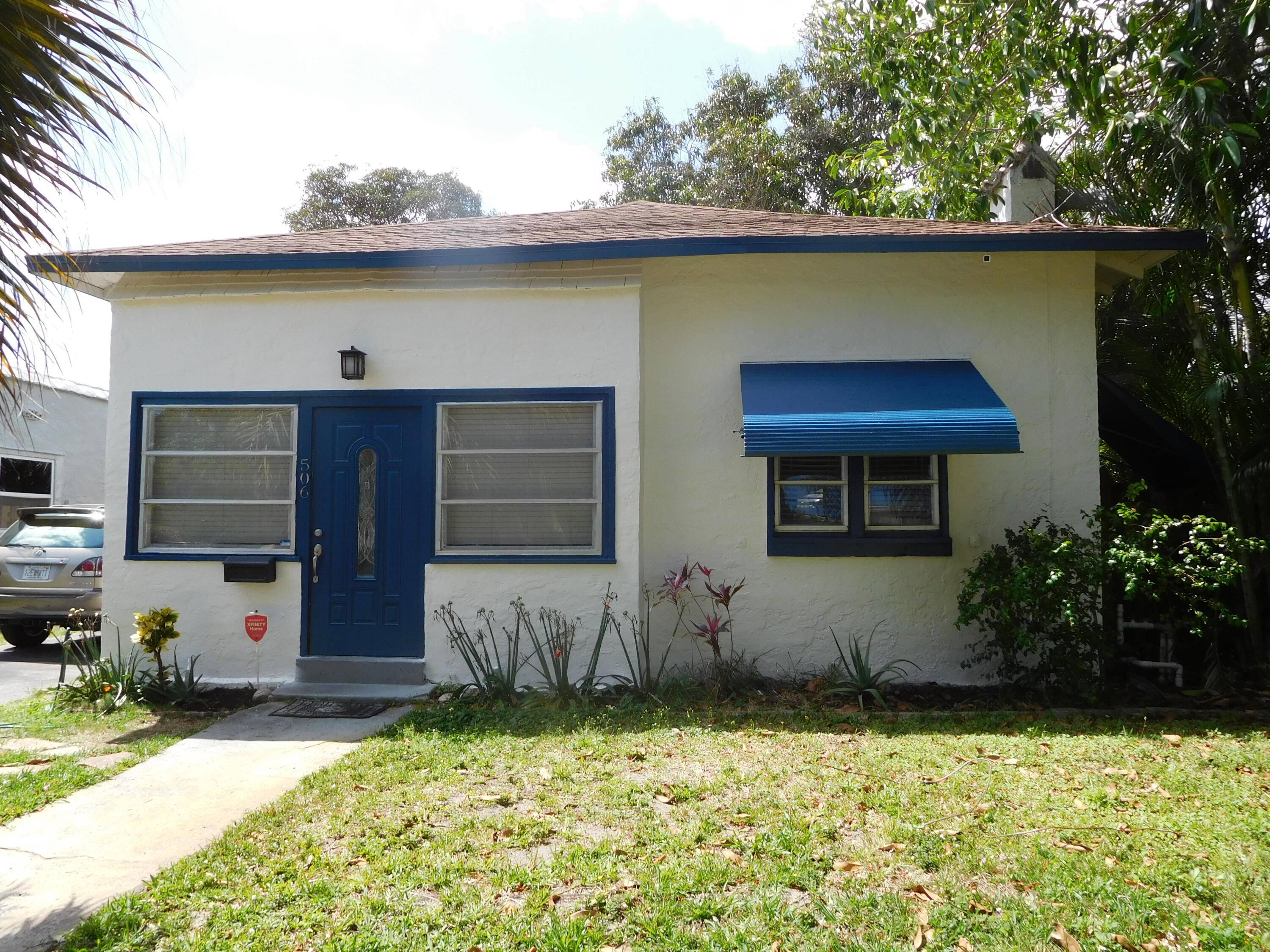 2 bedroom, 2 baths house with updated kitchen.