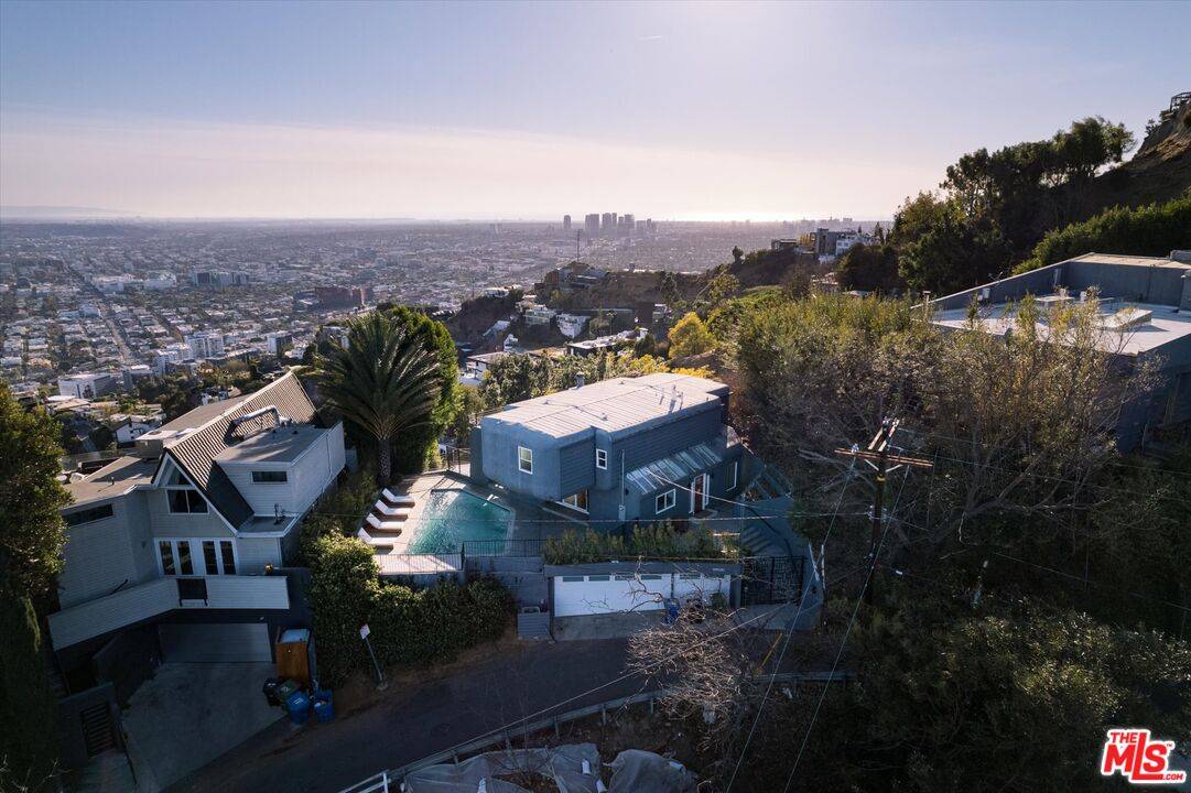 8464   Cole Crest Dr 3BR Hollywood Hills East La