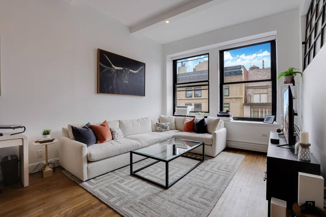 Renovated 1BR 1BA located in one of the most desirable full service buildings in the heart of Greenwich Village.