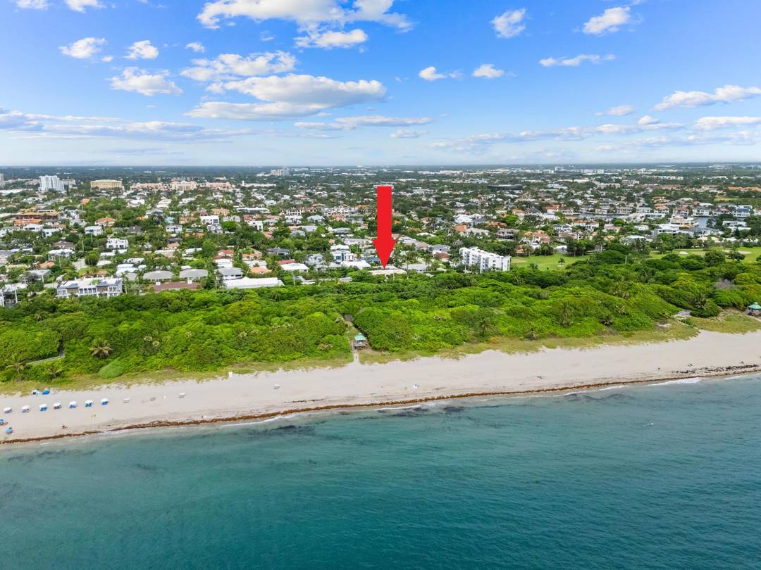 Don't miss this rare opportunity to own a stunningly updated 3 bedroom, 3 bathroom townhome located directly across from the beach and just steps to the vibrant dining and shopping ...