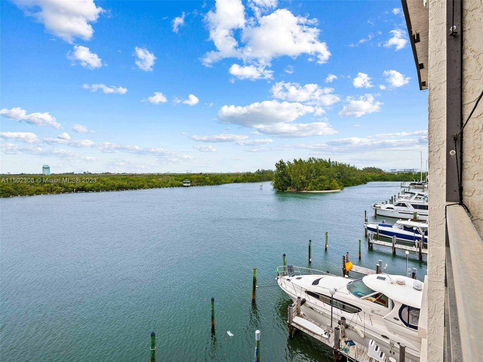 Ideal for boaters ! Deeded Dock for up to 30 foot boat.