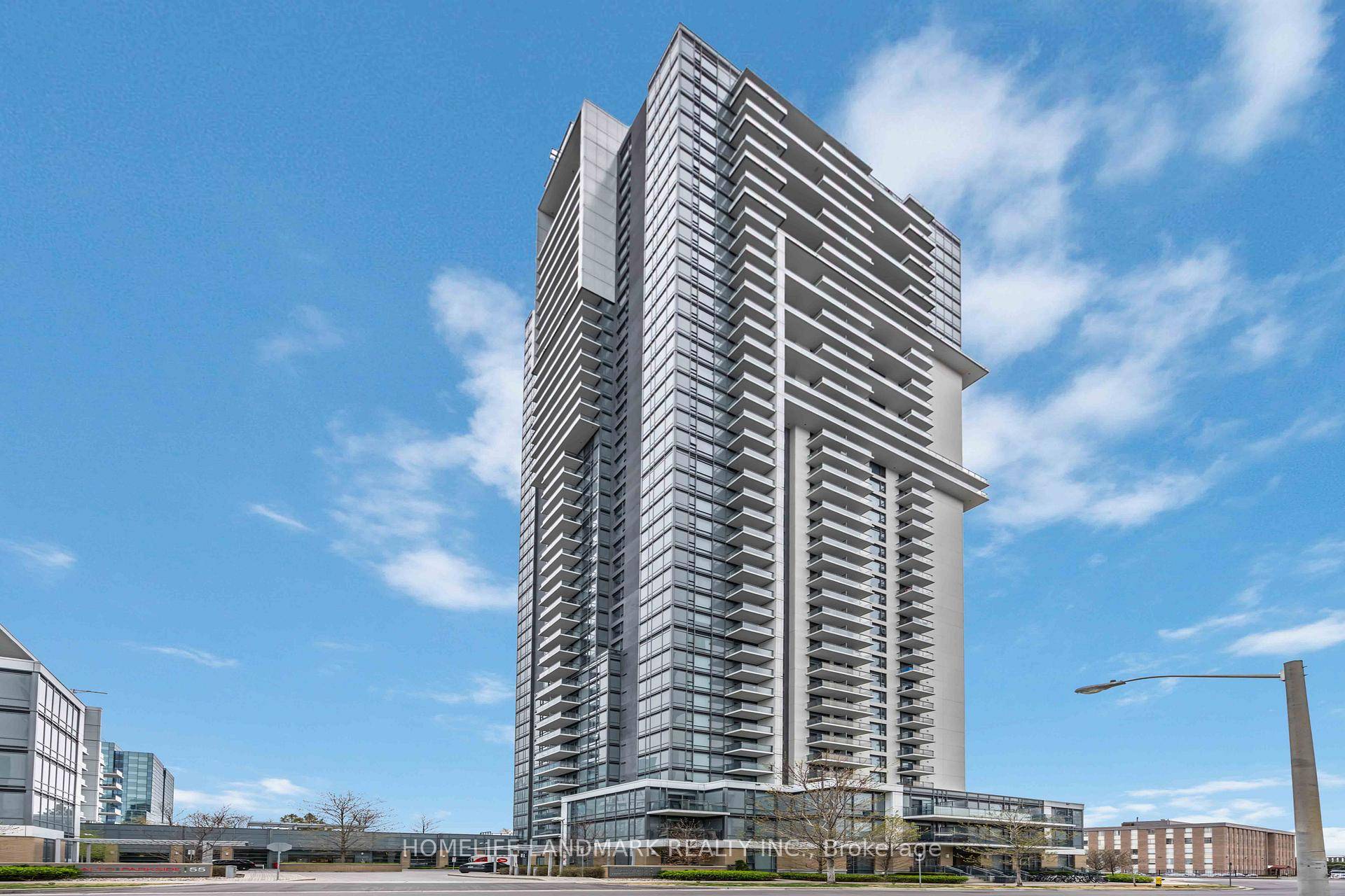 Bright amp ; functional 1 1 in the sought after Tridel built Alto at Atria.