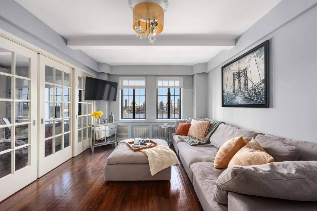 Immaculate River View 1 Bedroom Gem Perched high atop Tudor City, this light filled 1 bedroom apartment is a gem.