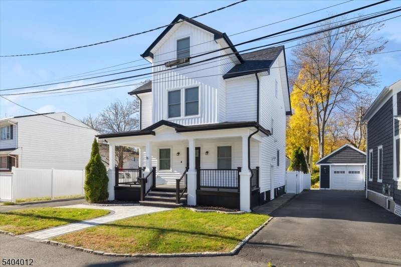 Welcome to this well maintained single family home located on a quiet dead end street in Hawthorne.