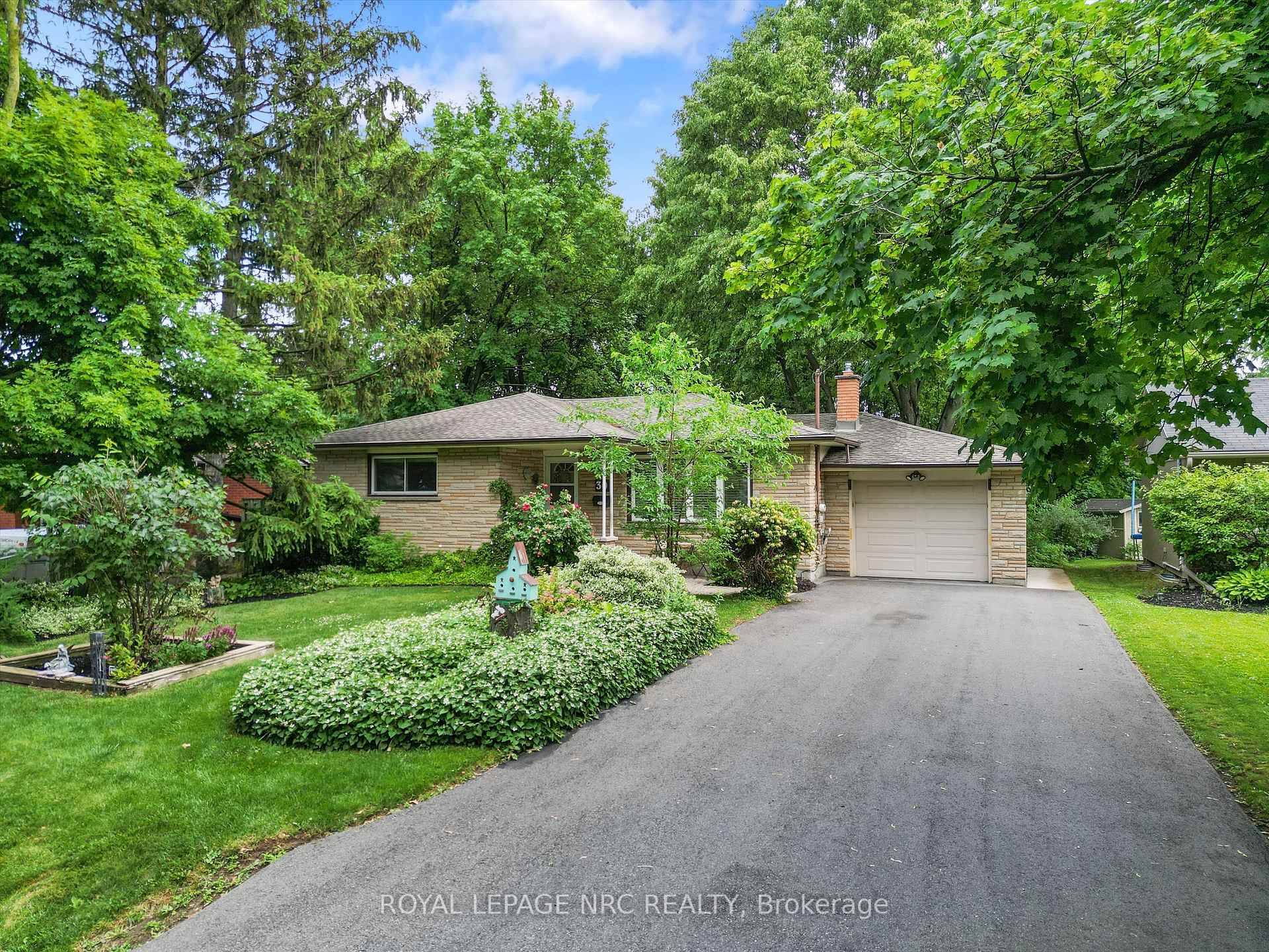 Welcome home to Juliana Crescent !