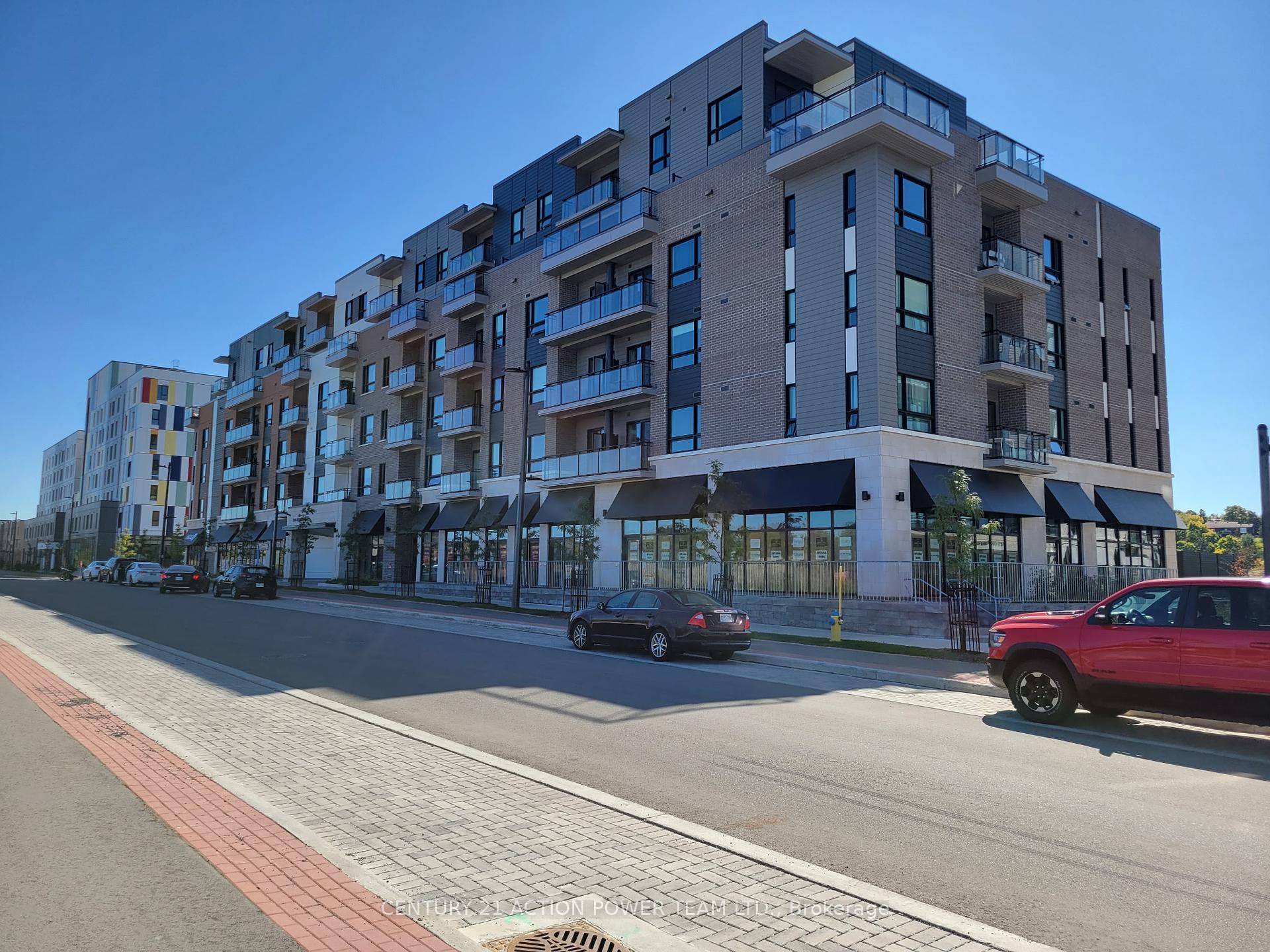 Welcome to this bright and spacious 2 bedroom, 2 bathroom corner unit with beautiful views of the Gatineau Hills.