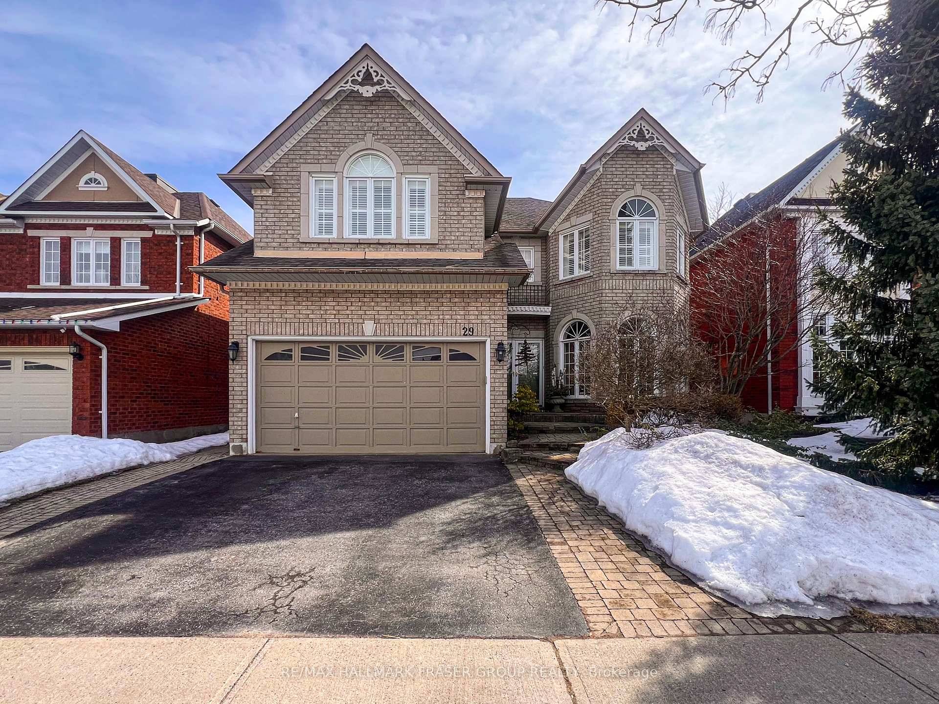Award Winning Builder John Boddy One of the Top Builders in Toronto Eagle Ridge on the Green renowned golf course community.