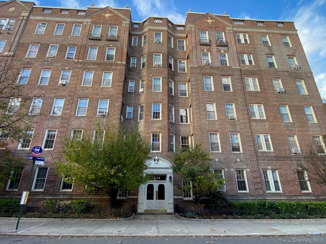 A beautiful 1048 square foot 2 bedrooms, 1 full bathroom, big living room, eat in kitchen, 9 foot ceiling condominium in Jackson Heights Historic District, 80 St and 35 Ave, ...