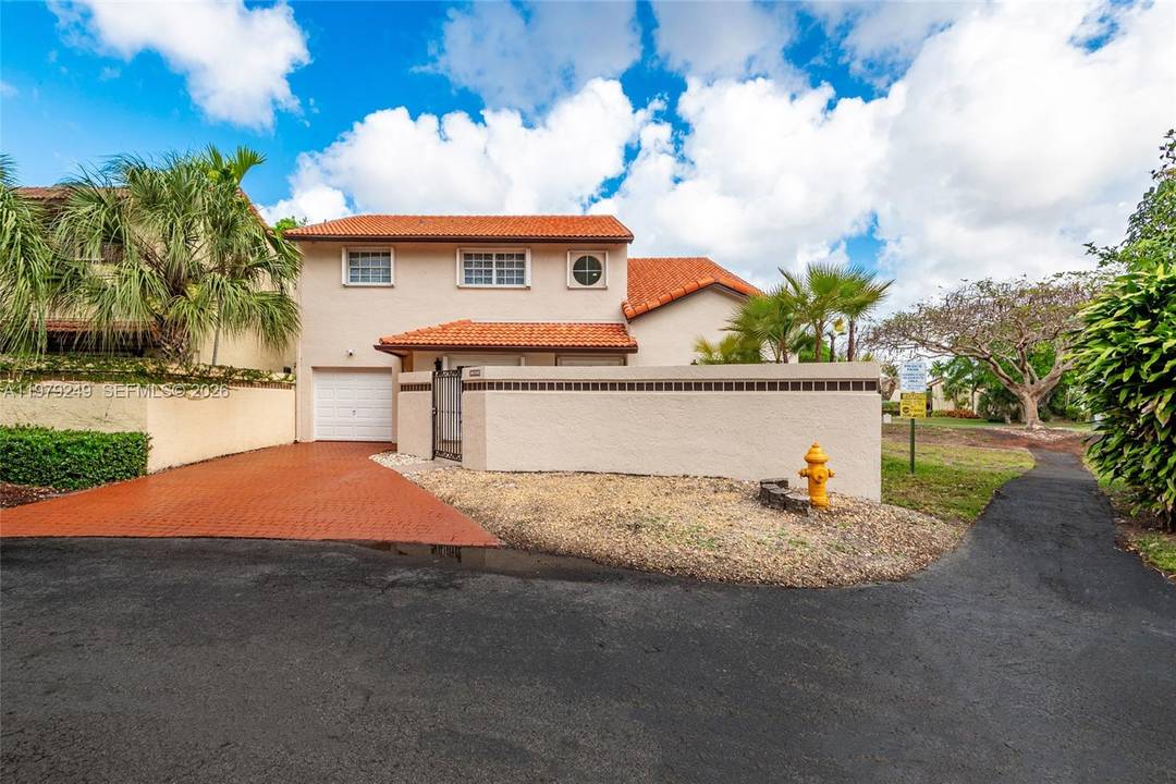 Fully updated lakefront pool home located on a quiet cul de sac in the highly desirable The Hammocks community.