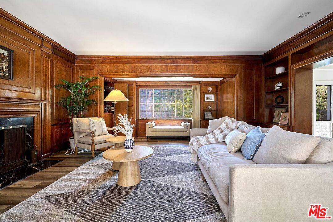 728  S Windsor Blvd 5BR Hancock Park La