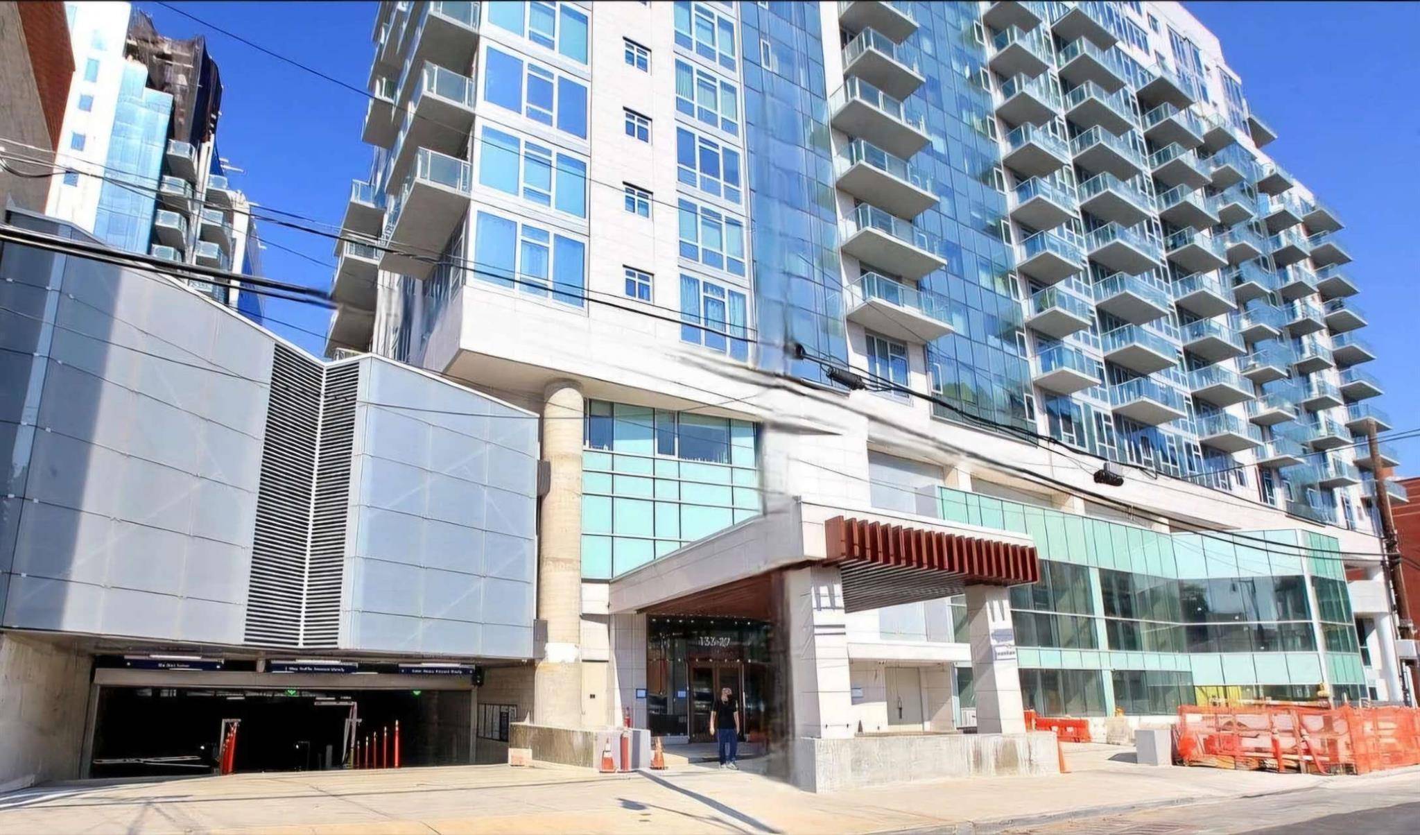 This stunning studio unit offers an unparalleled urban living experience.