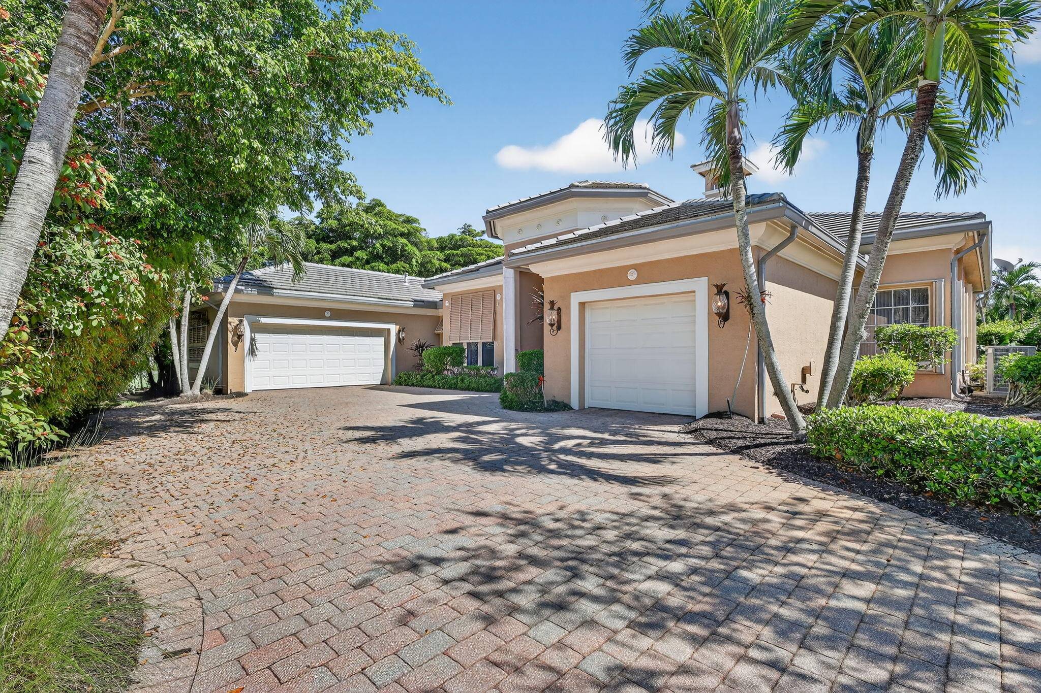 With over 3600 sq ft, this 1 story Toll Brothers built home boasts 4 bedrooms, 3.