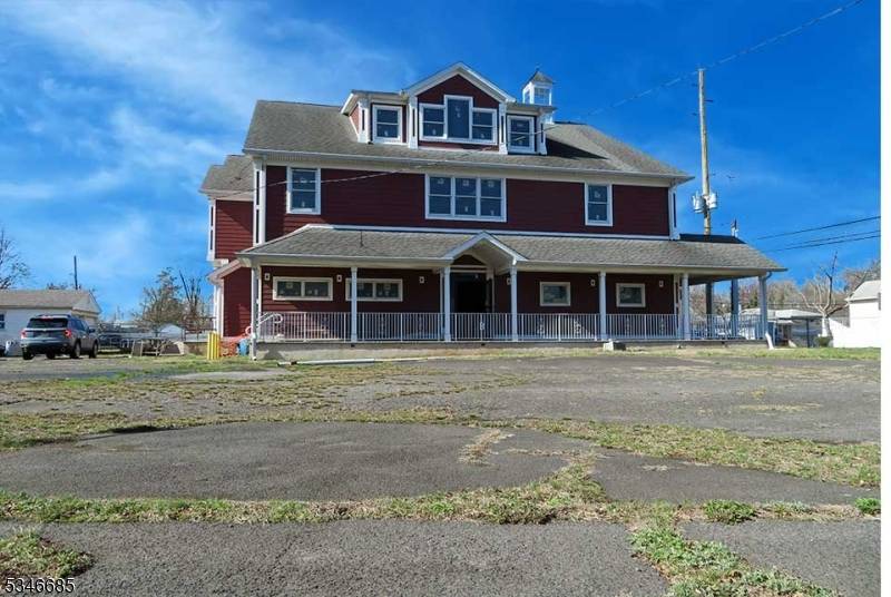 Brand New Mixed use Restaurant bar apt complex Construction, 3 full floors with first floor roughed out for a very large rectangular bar, a good sized restaurant dinning area, and ...