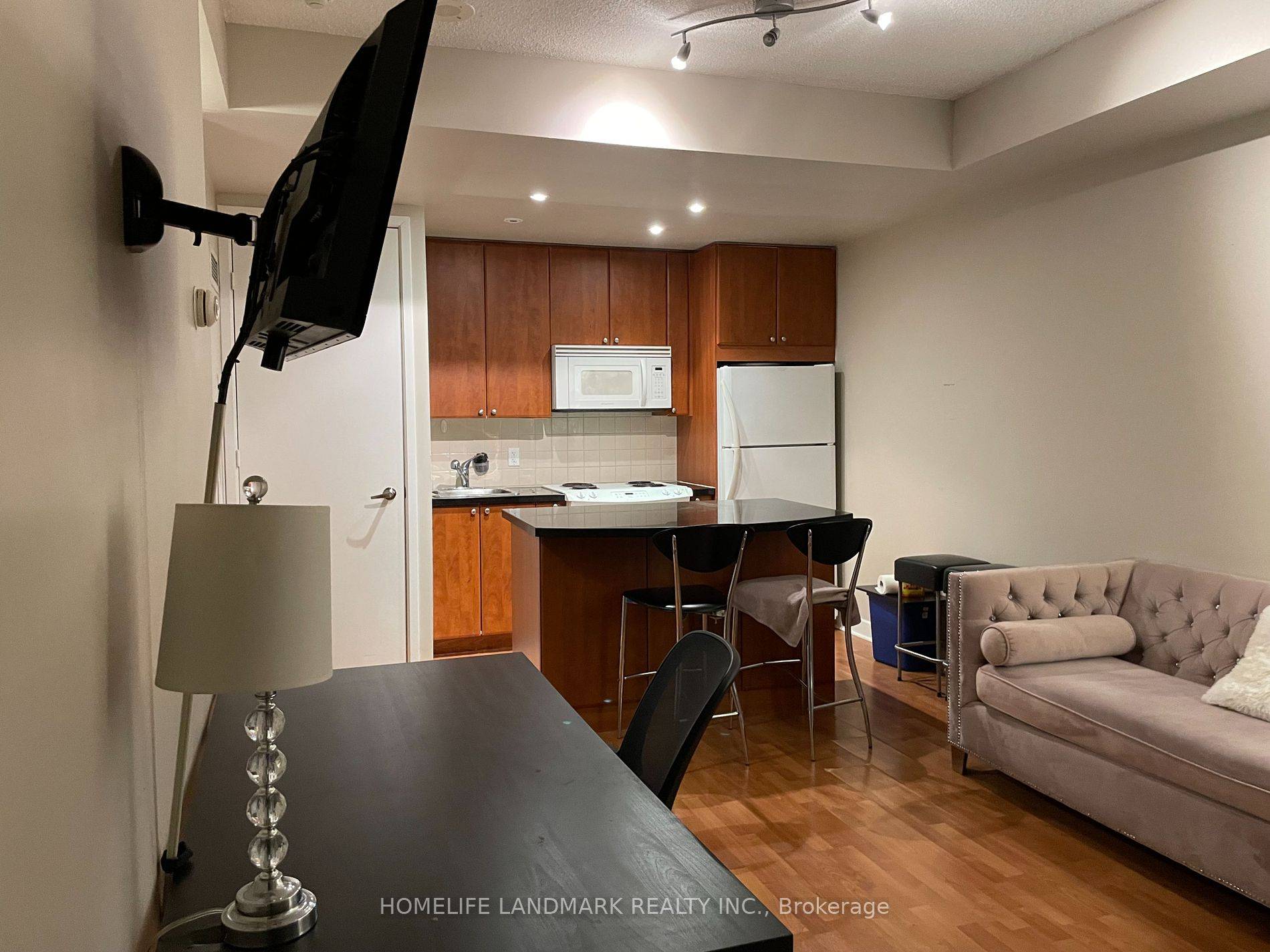 Upscale Downtown Prime Location, Step to Yonge Bloor Subway, Shopping, Restaurants, Public Transit, Metropolitan University, U Of T And All Amenities.