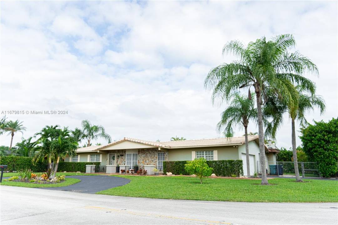 Check out this beautiful home by The Falls area in Kendall with no HOA !