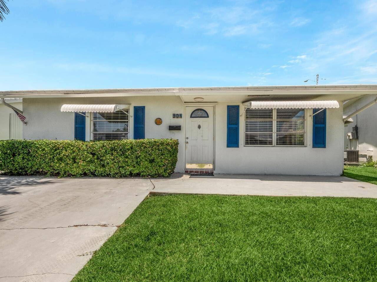 2 bedroom, 1 bathroom single family home in Boynton Leisureville !