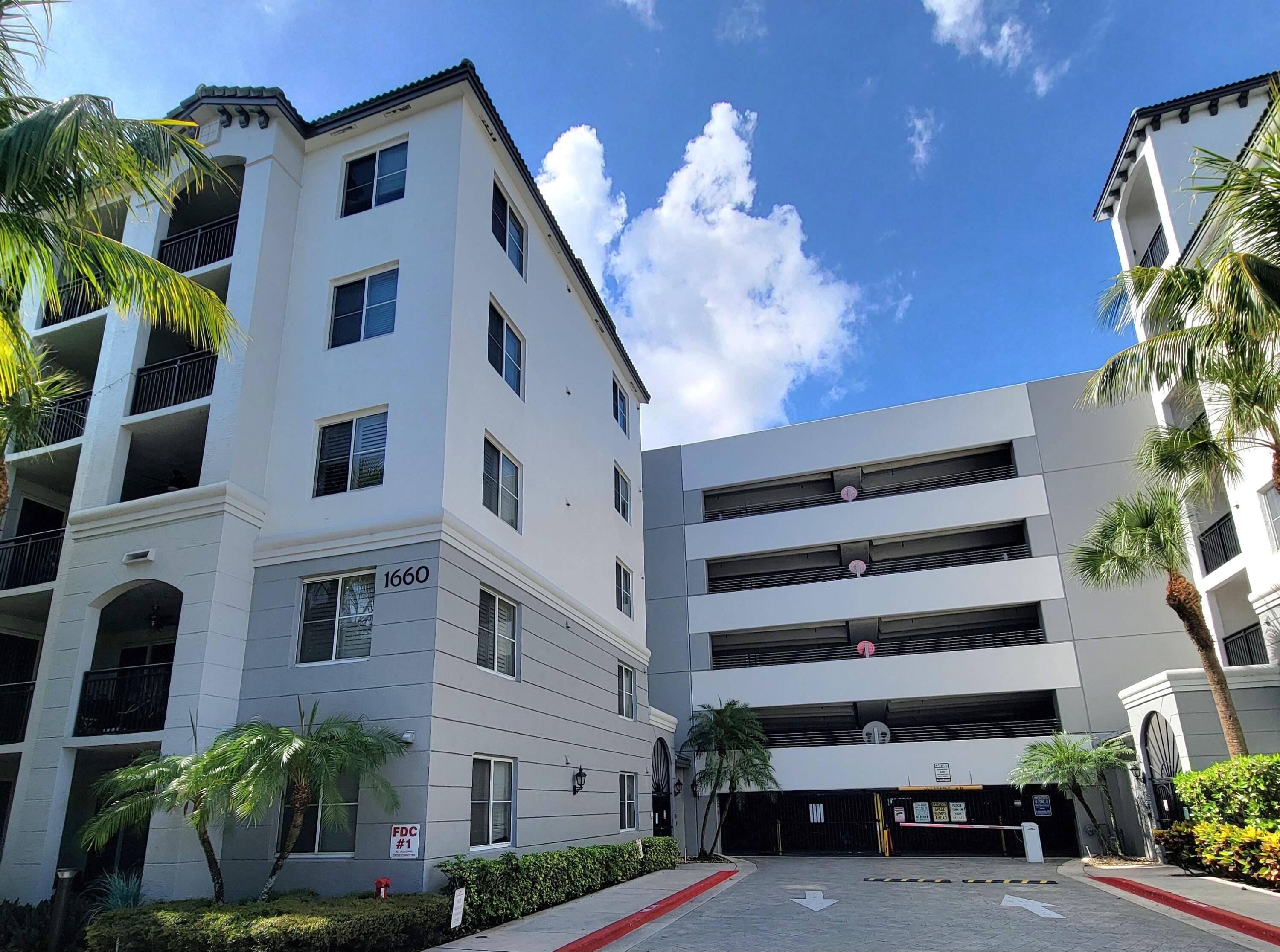LOCATION LOCATION THIS FIRST FLOOR ONE BEDROOM WITH LAKE VIEW IS LOCATED MID CENTER BLDG.